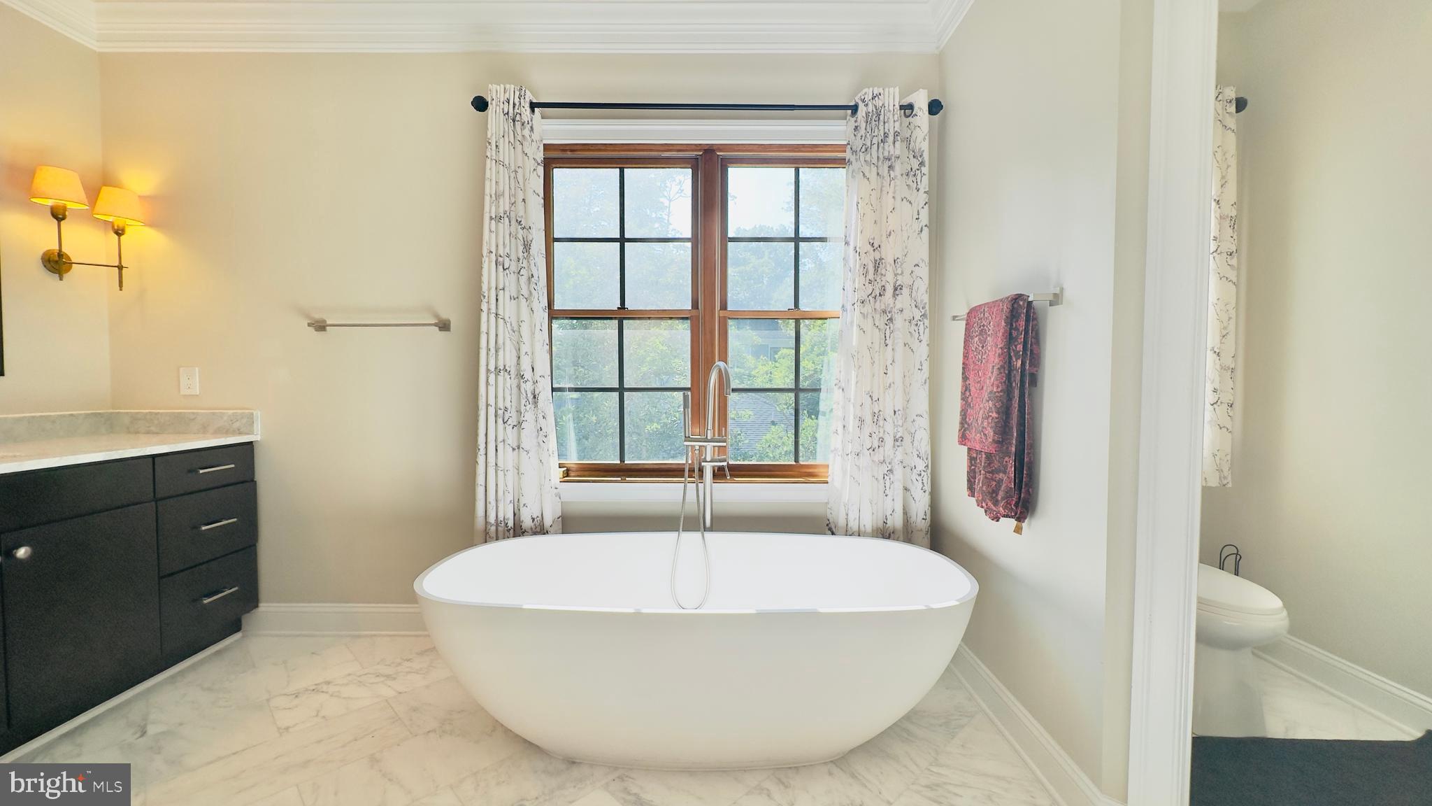 LANGLEY MANOR - Residential