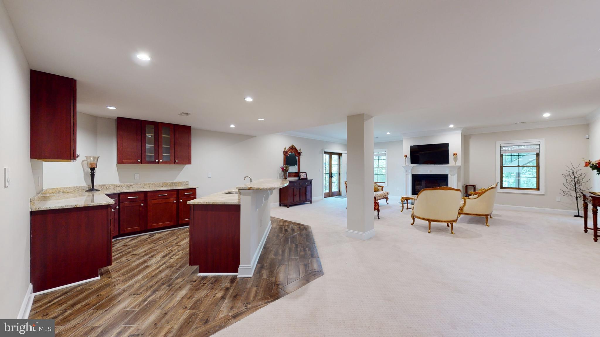 LANGLEY MANOR - Residential