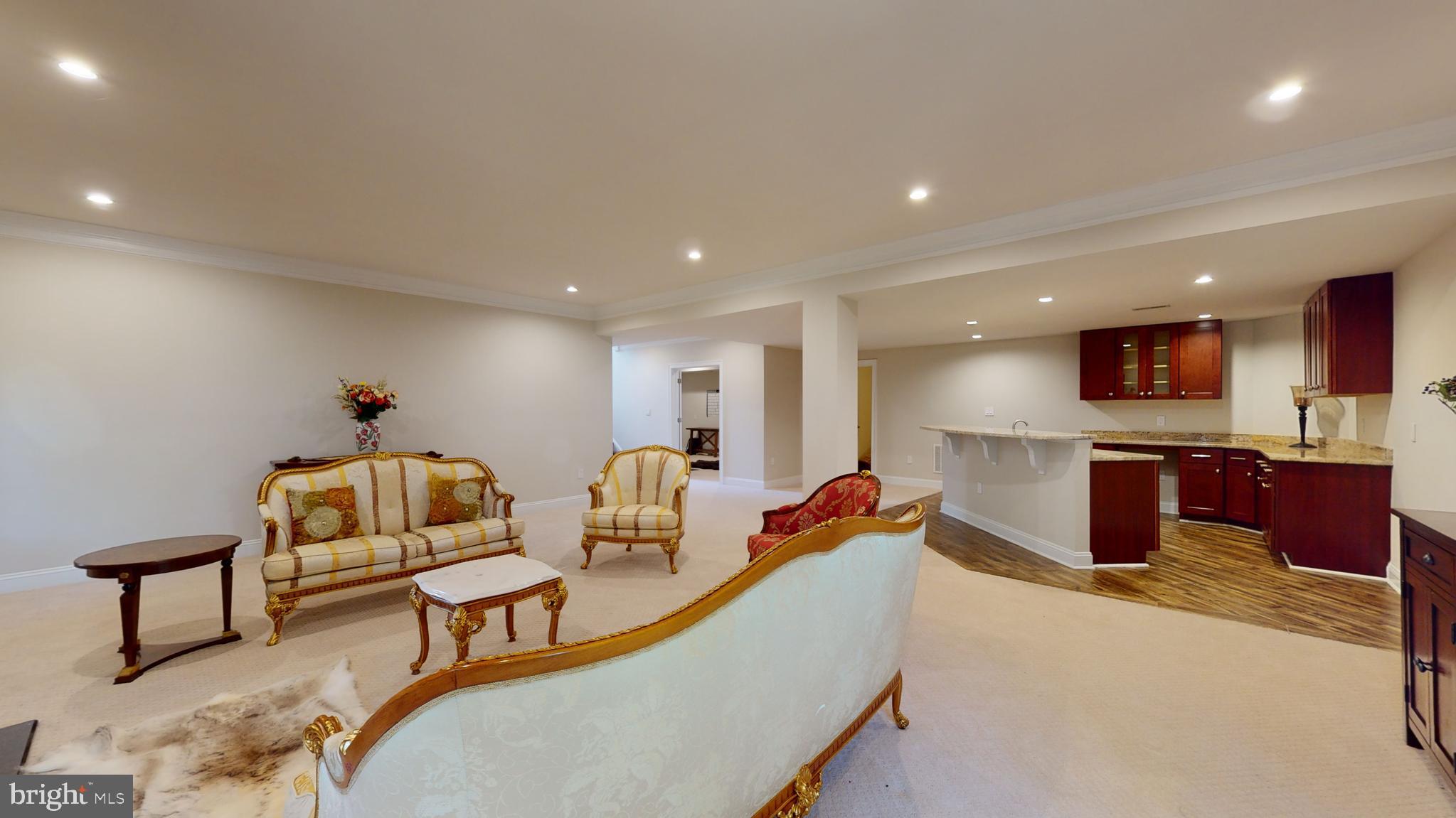 LANGLEY MANOR - Residential