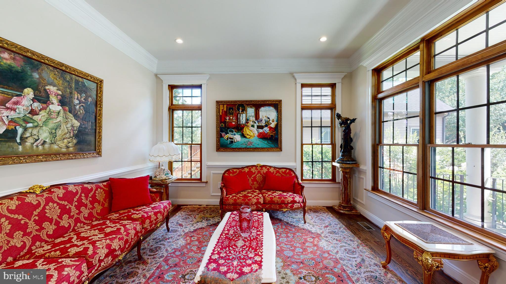 LANGLEY MANOR - Residential