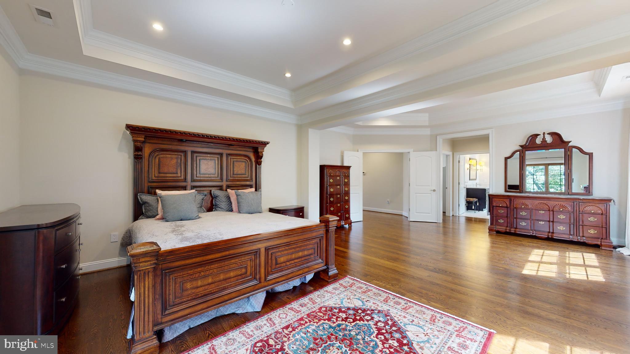 LANGLEY MANOR - Residential