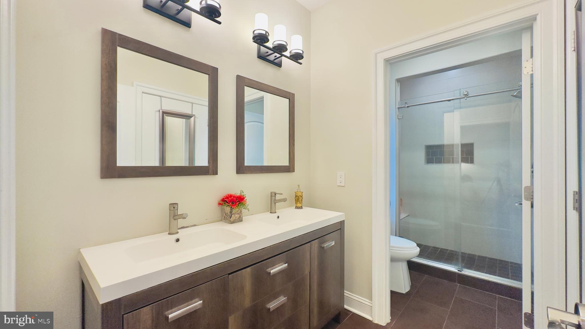 LANGLEY MANOR - Residential