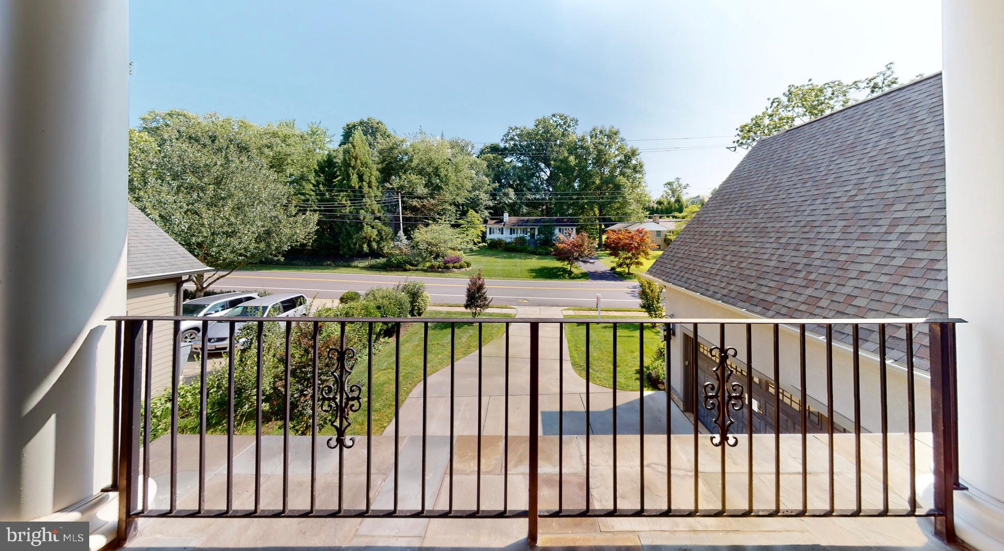 LANGLEY MANOR - Residential