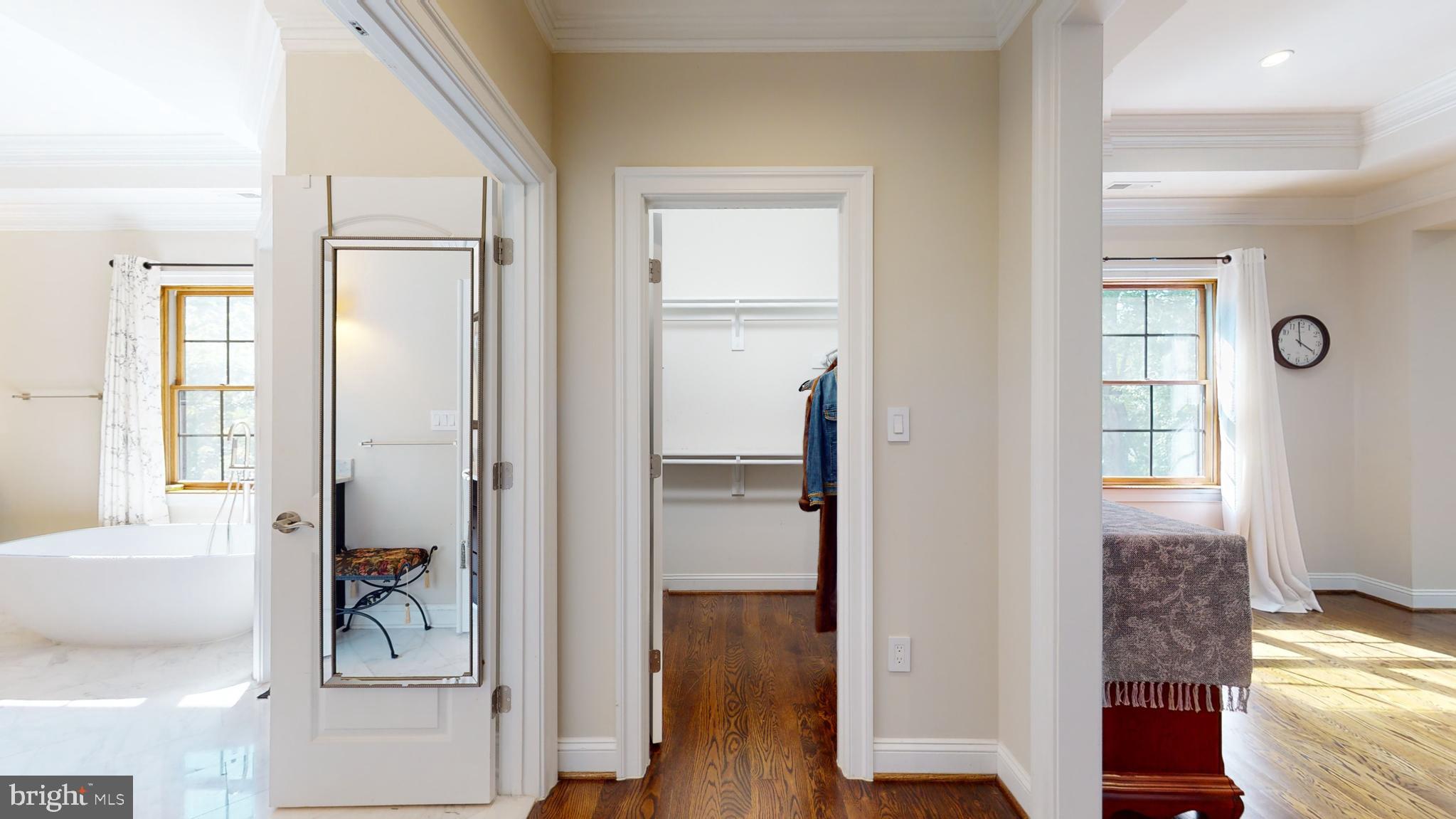 LANGLEY MANOR - Residential