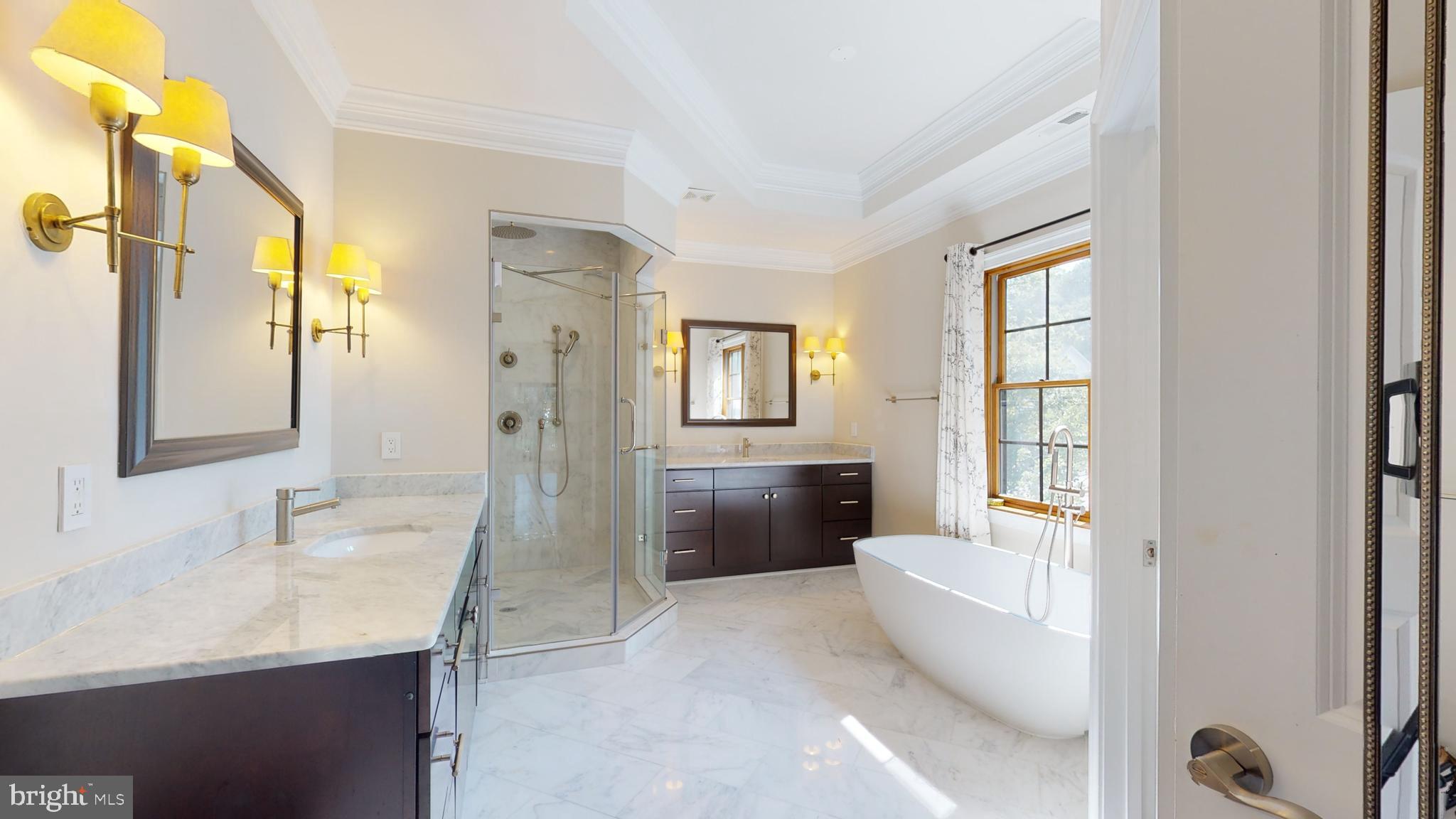 LANGLEY MANOR - Residential