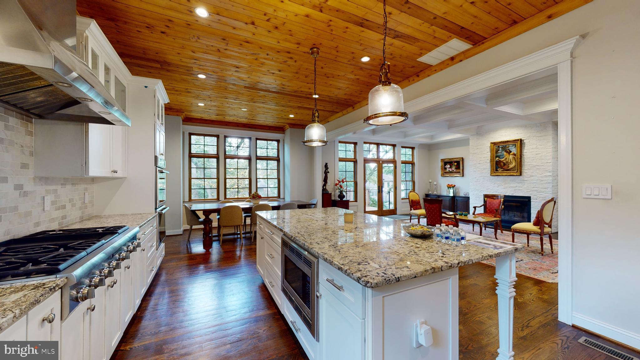 LANGLEY MANOR - Residential