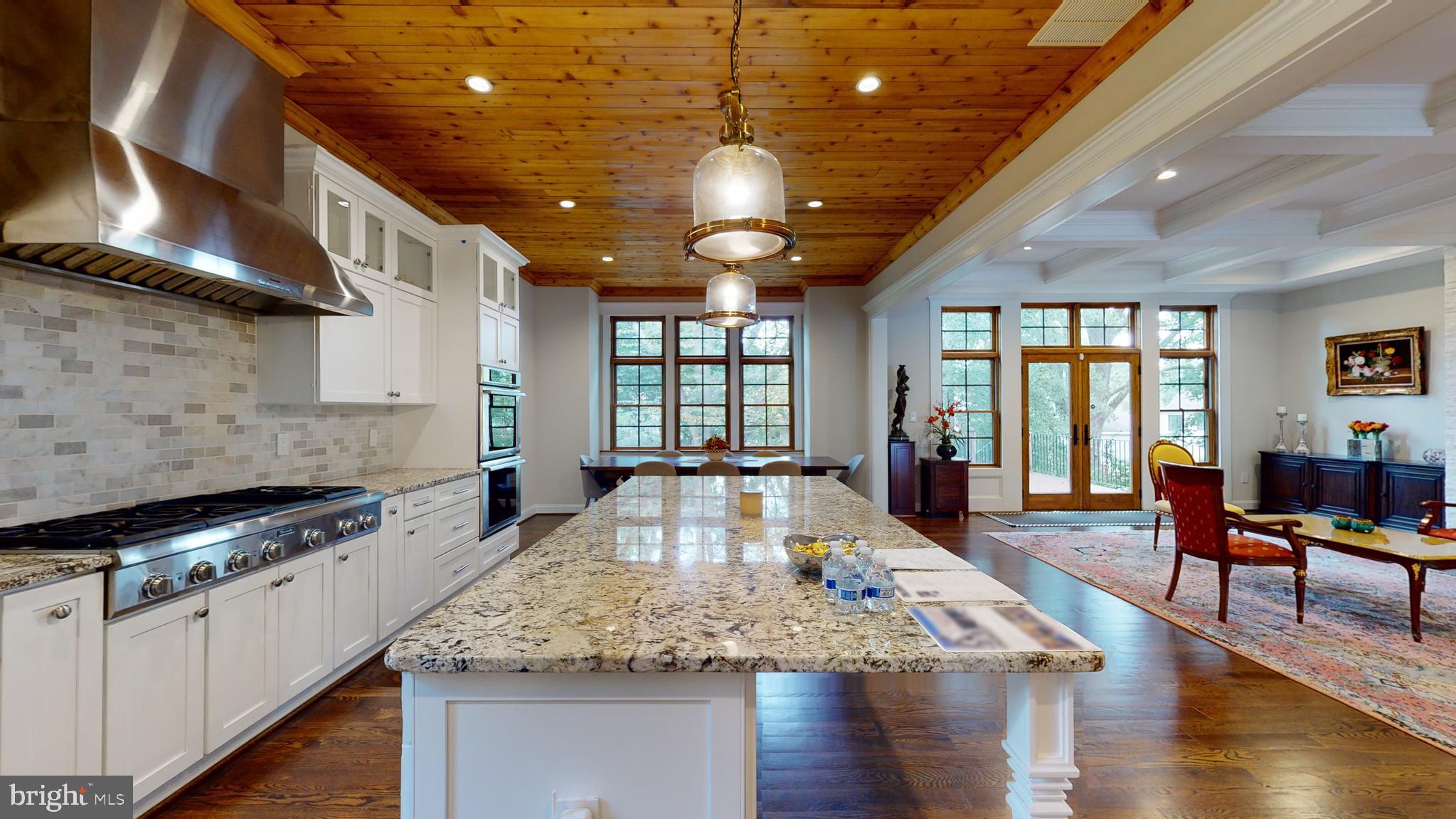 LANGLEY MANOR - Residential