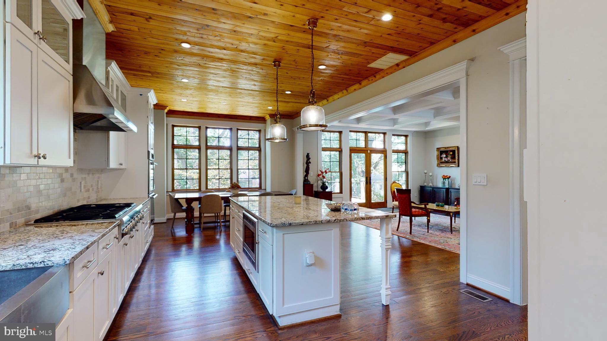 LANGLEY MANOR - Residential