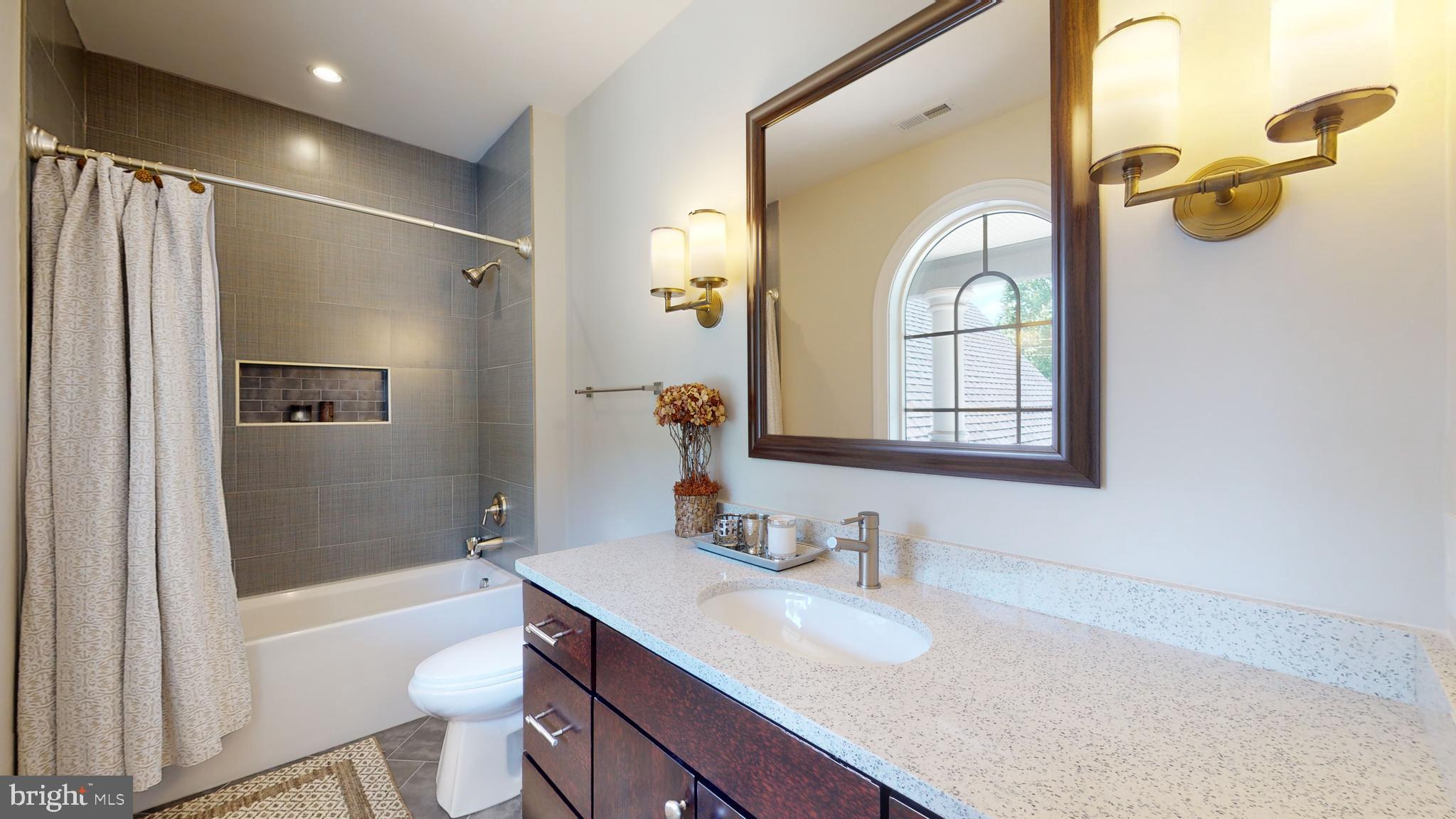 LANGLEY MANOR - Residential