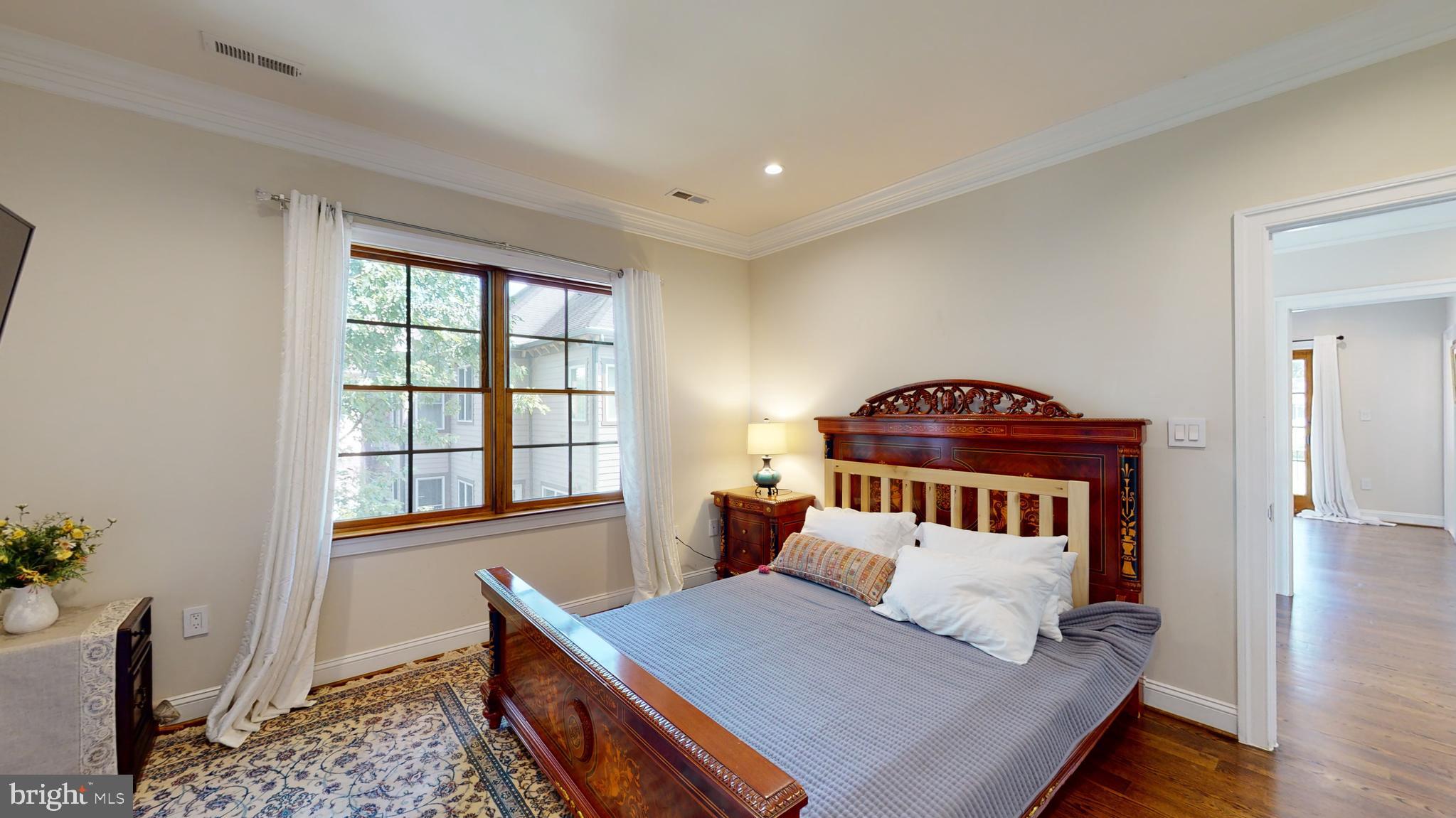 LANGLEY MANOR - Residential