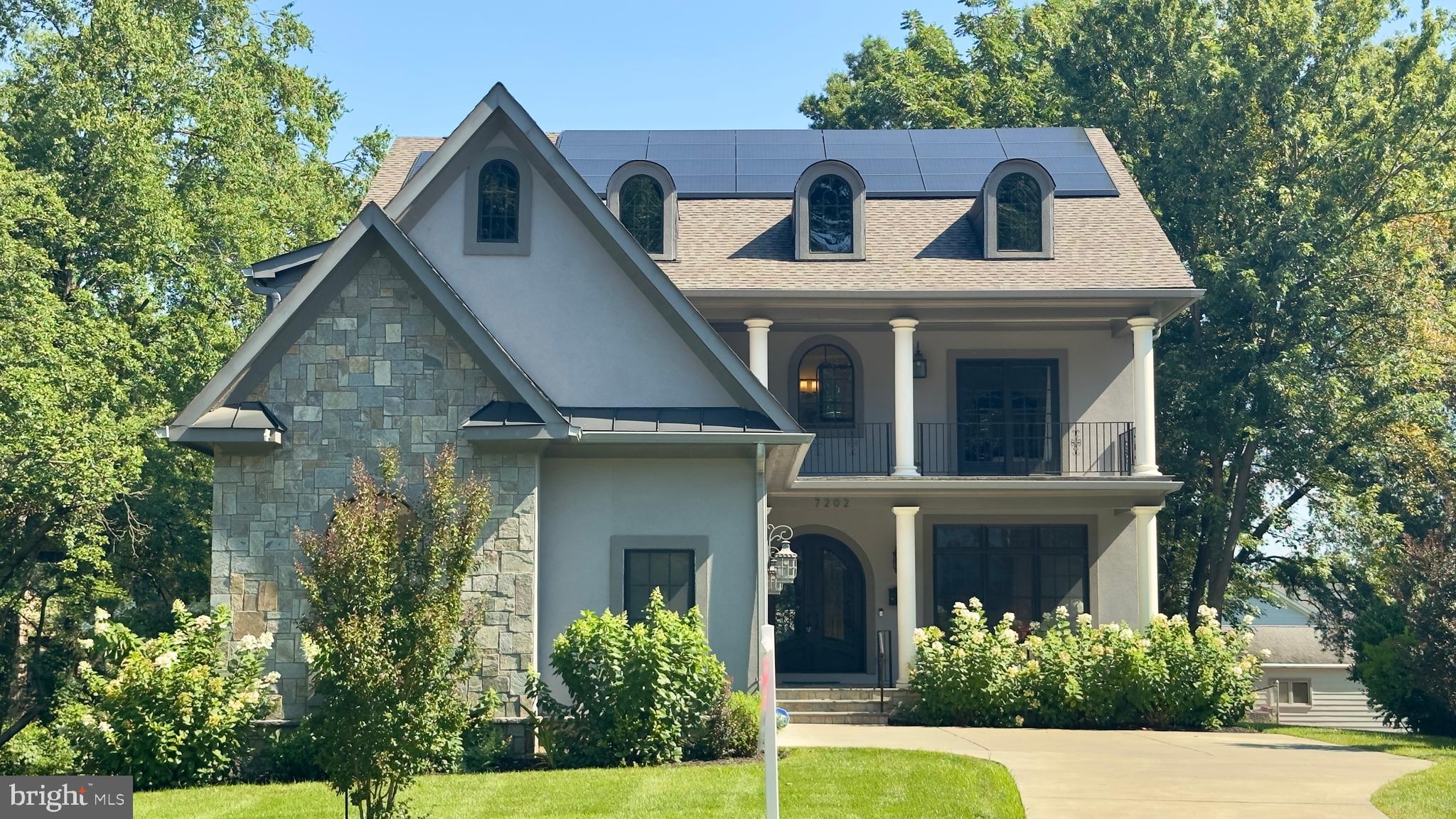 LANGLEY MANOR - Residential