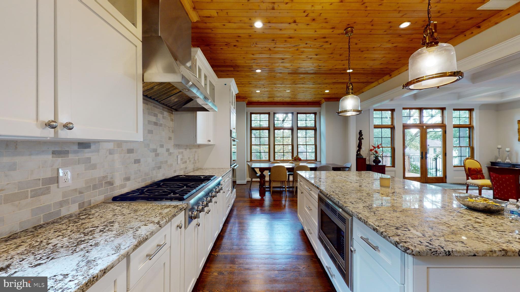 LANGLEY MANOR - Residential