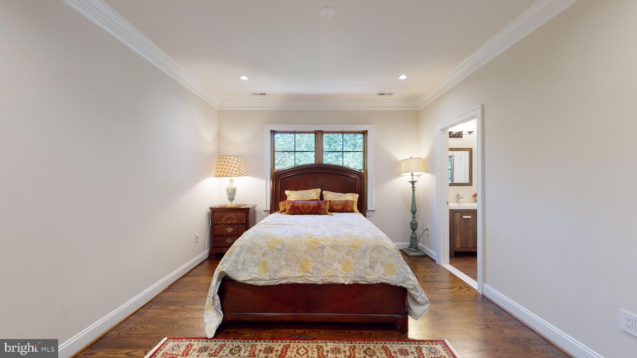 LANGLEY MANOR - Residential