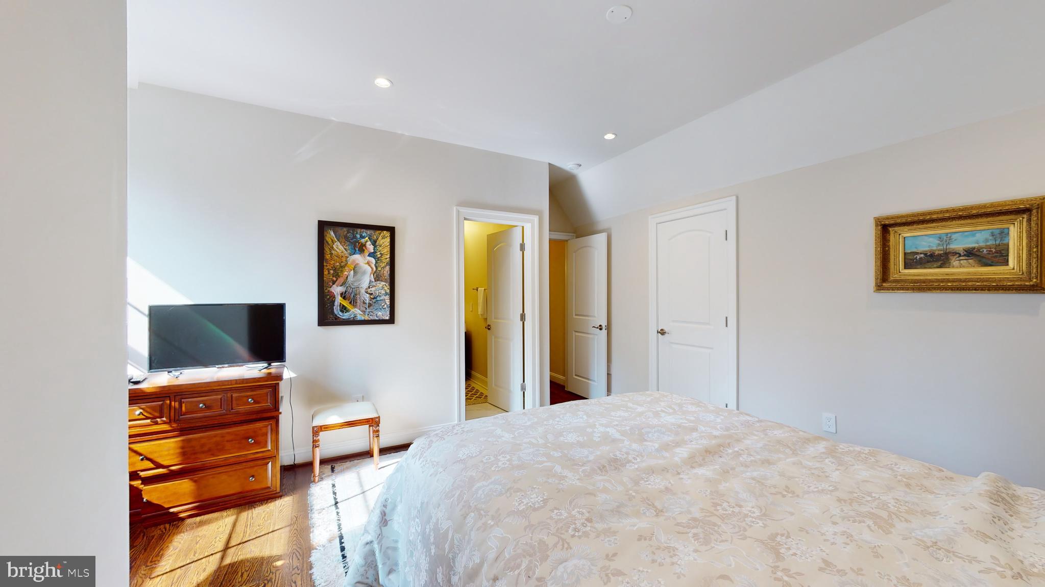 LANGLEY MANOR - Residential