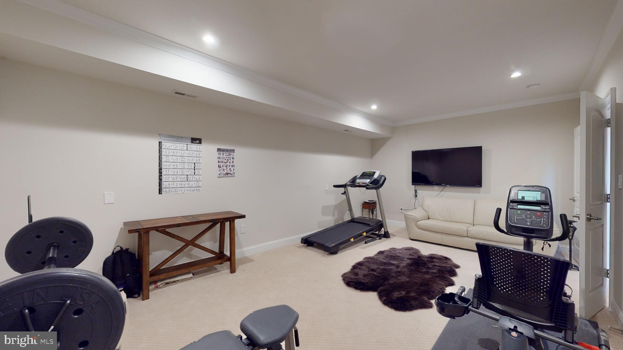 LANGLEY MANOR - Residential