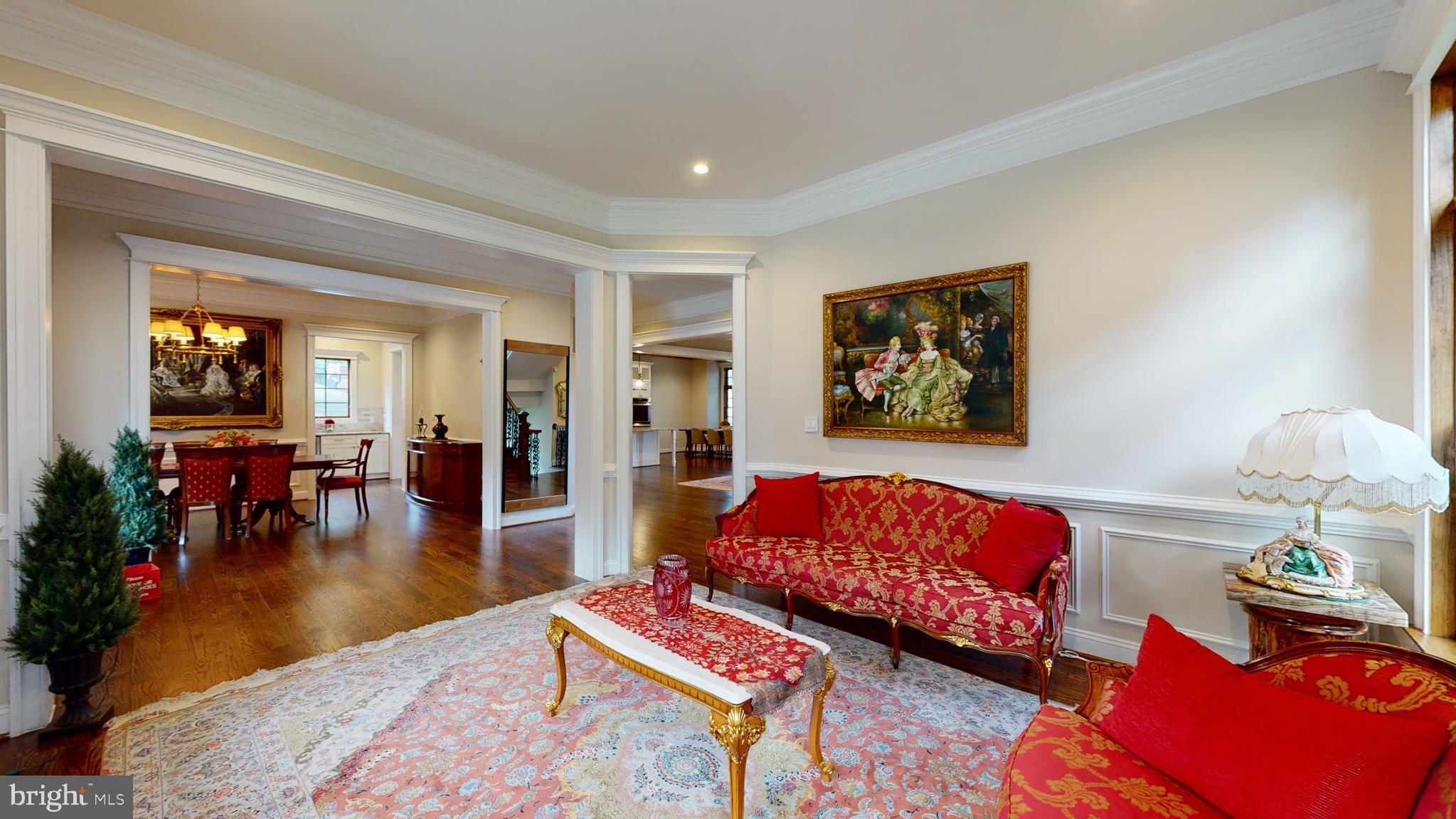 LANGLEY MANOR - Residential