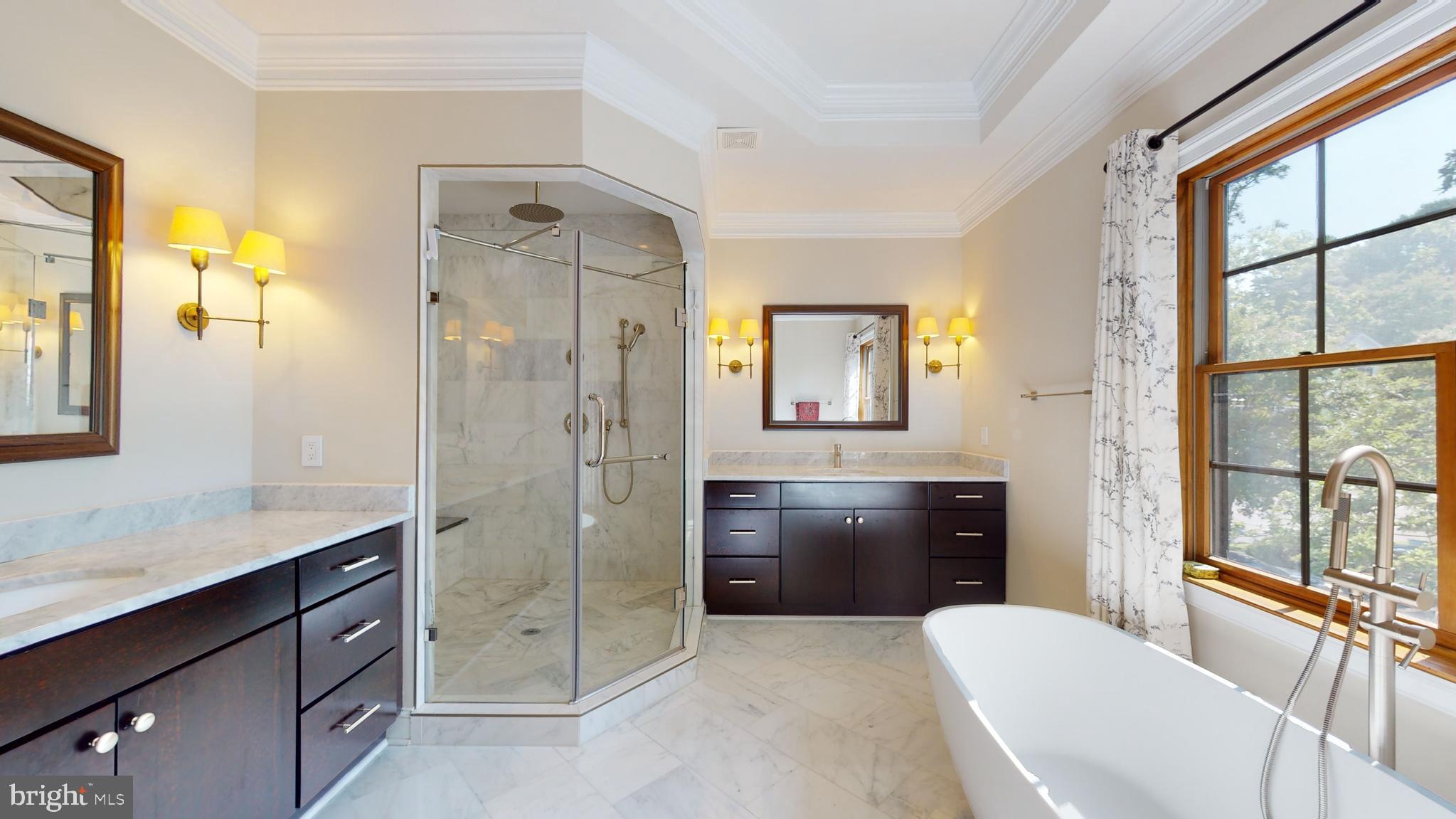 LANGLEY MANOR - Residential