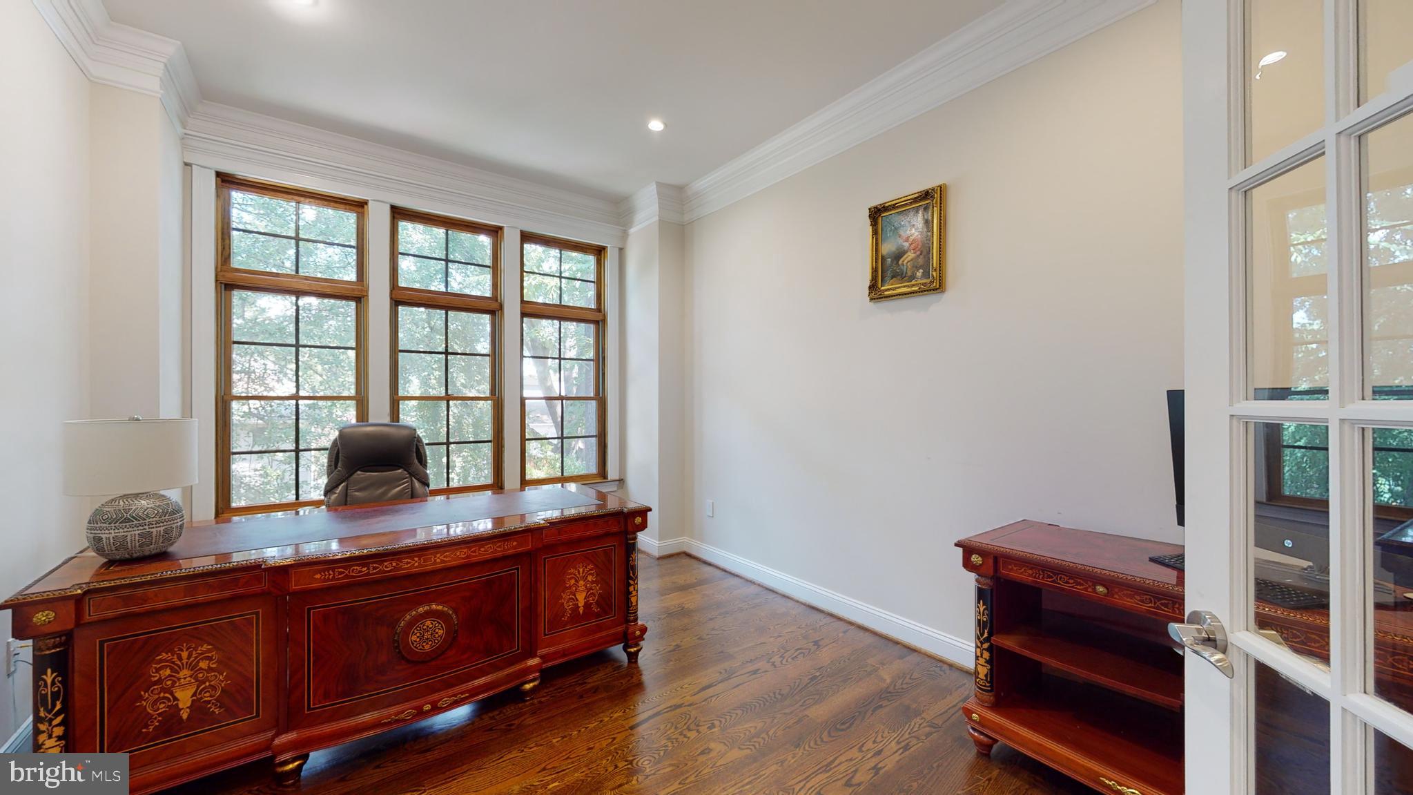 LANGLEY MANOR - Residential