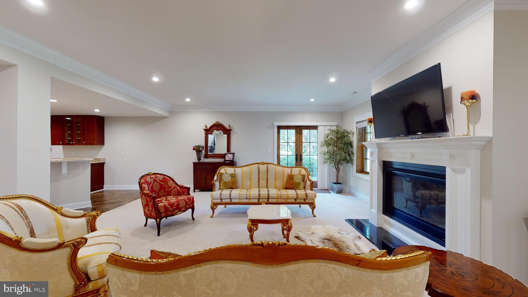 LANGLEY MANOR - Residential