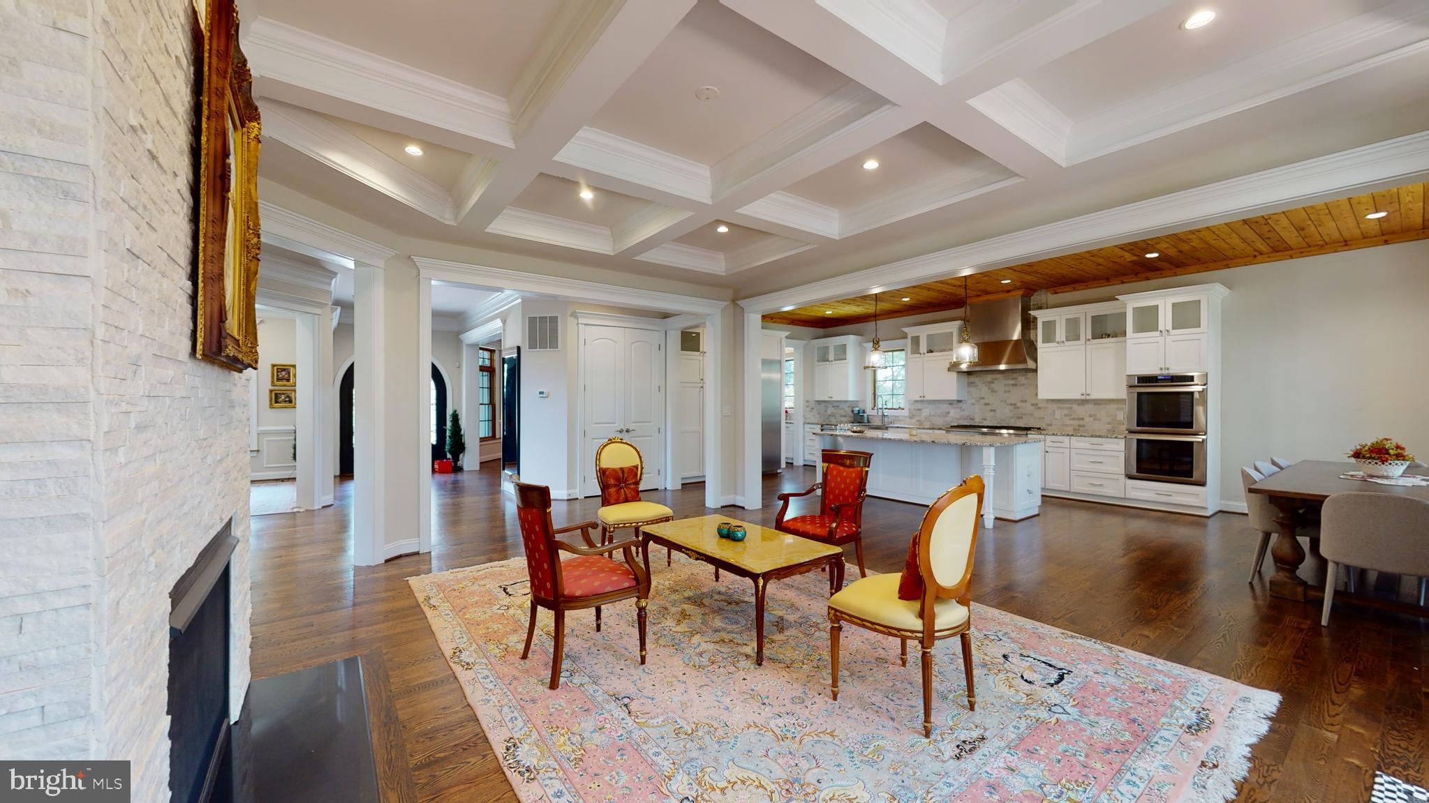 LANGLEY MANOR - Residential