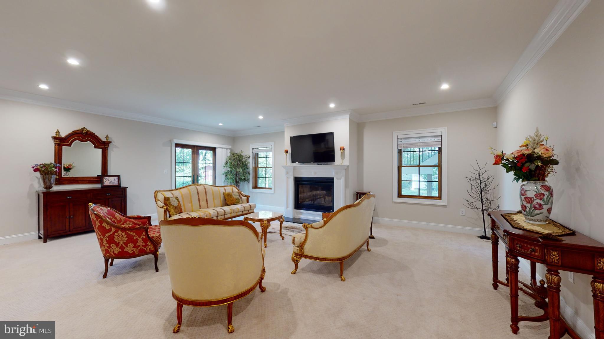 LANGLEY MANOR - Residential