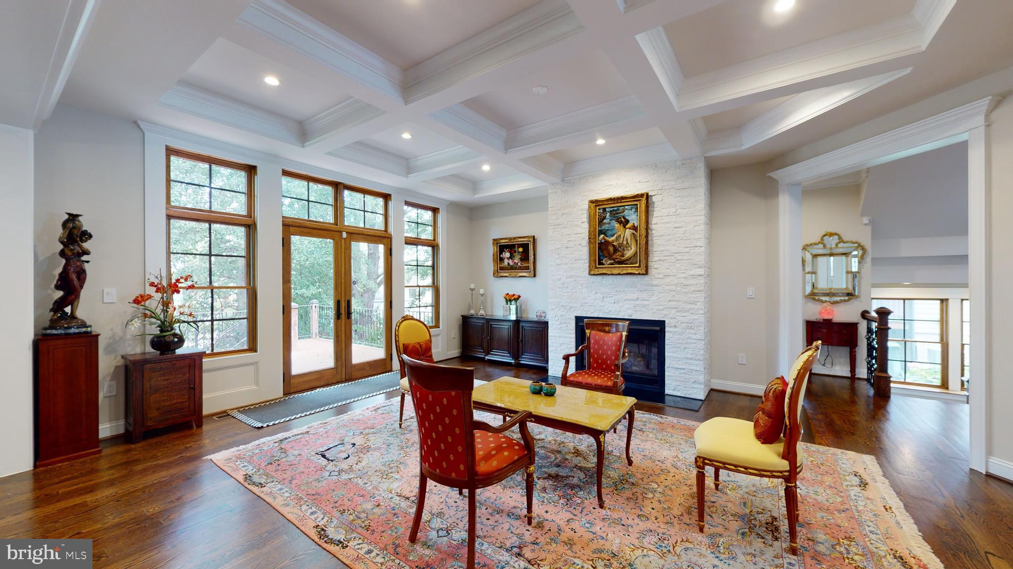 LANGLEY MANOR - Residential