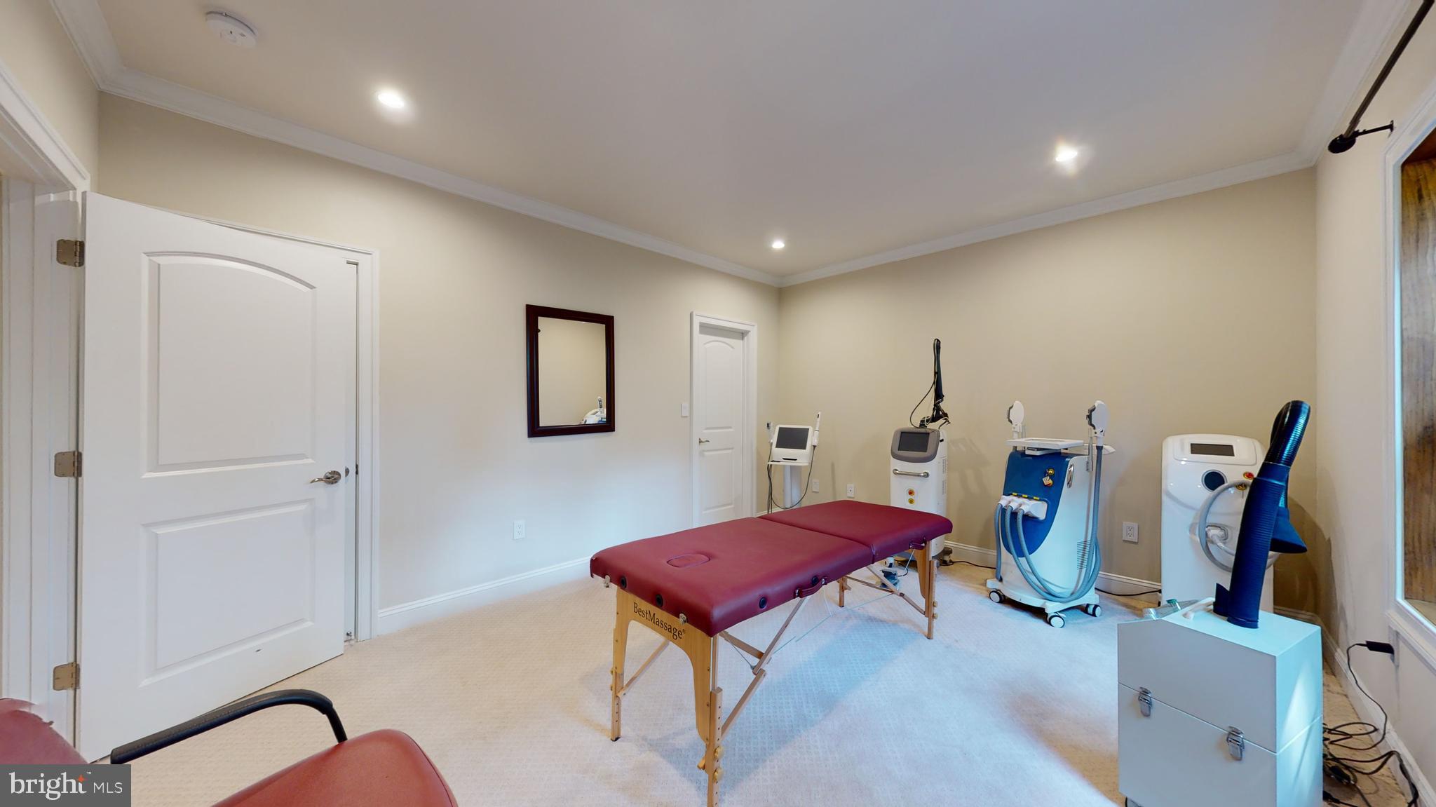 LANGLEY MANOR - Residential