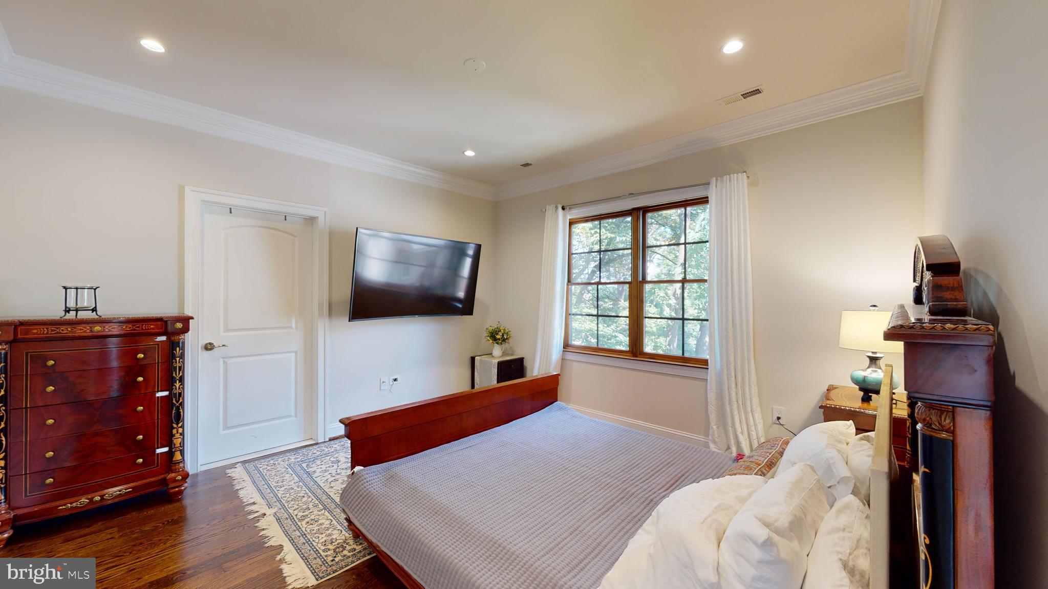 LANGLEY MANOR - Residential