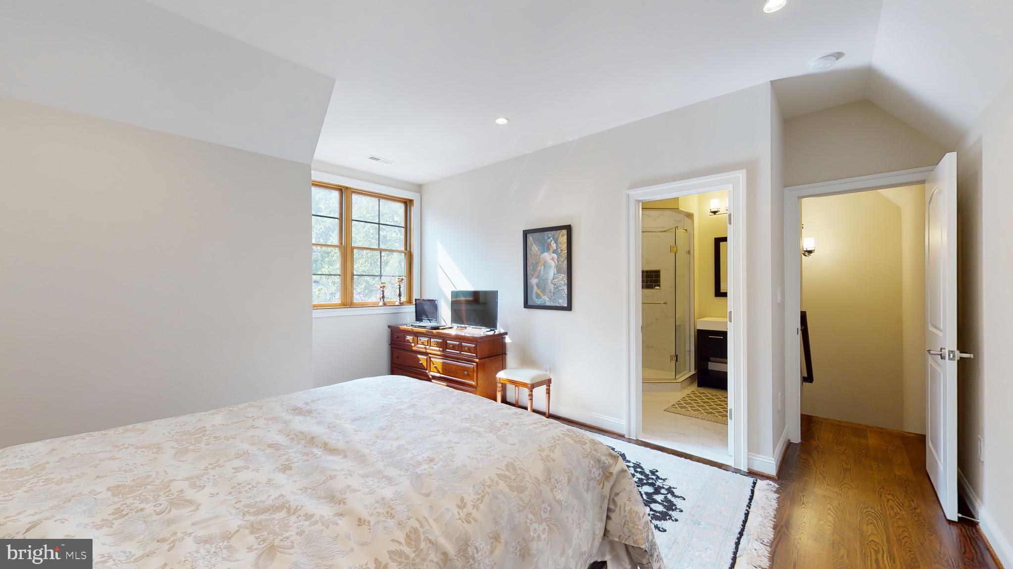 LANGLEY MANOR - Residential