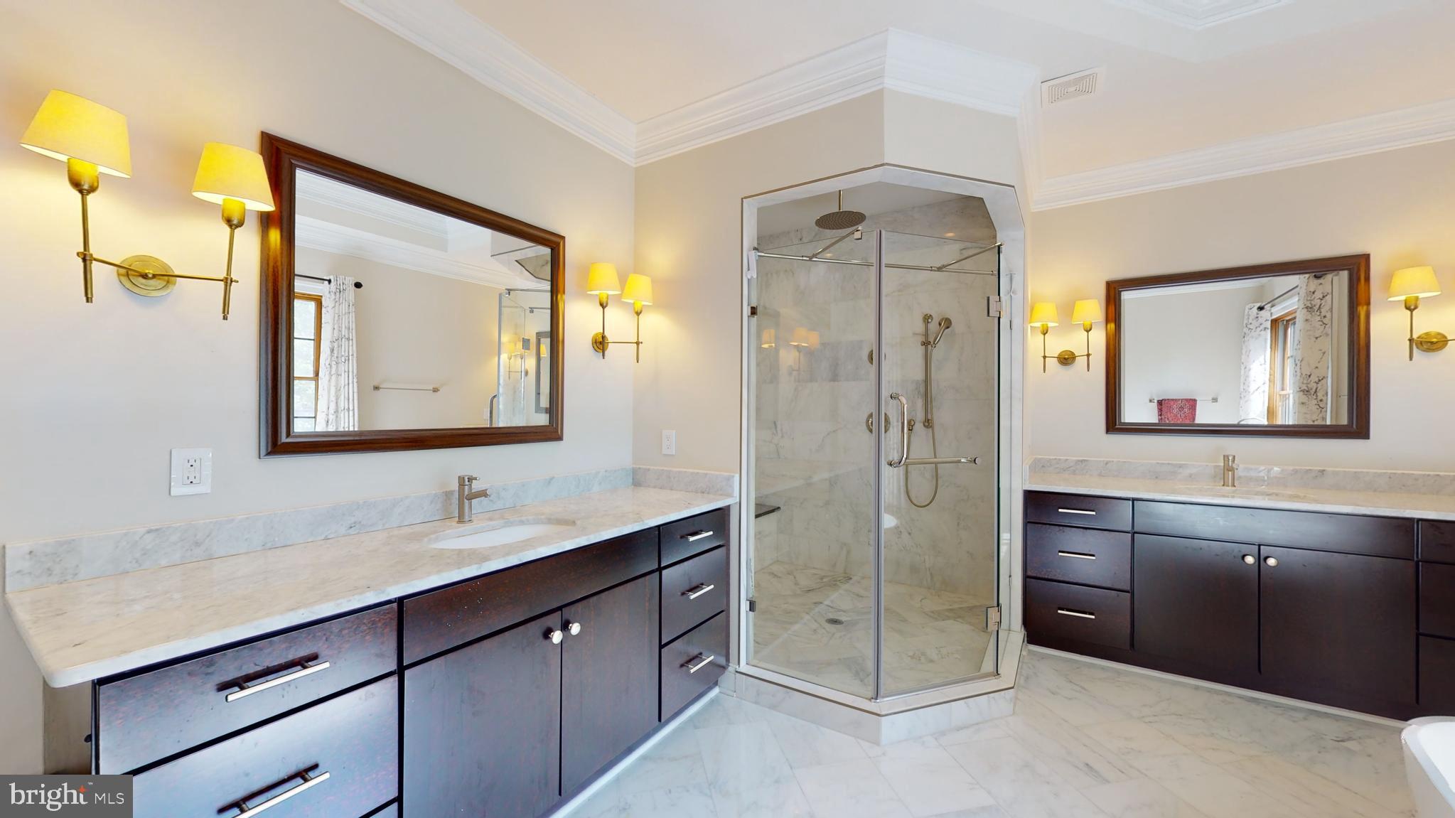 LANGLEY MANOR - Residential