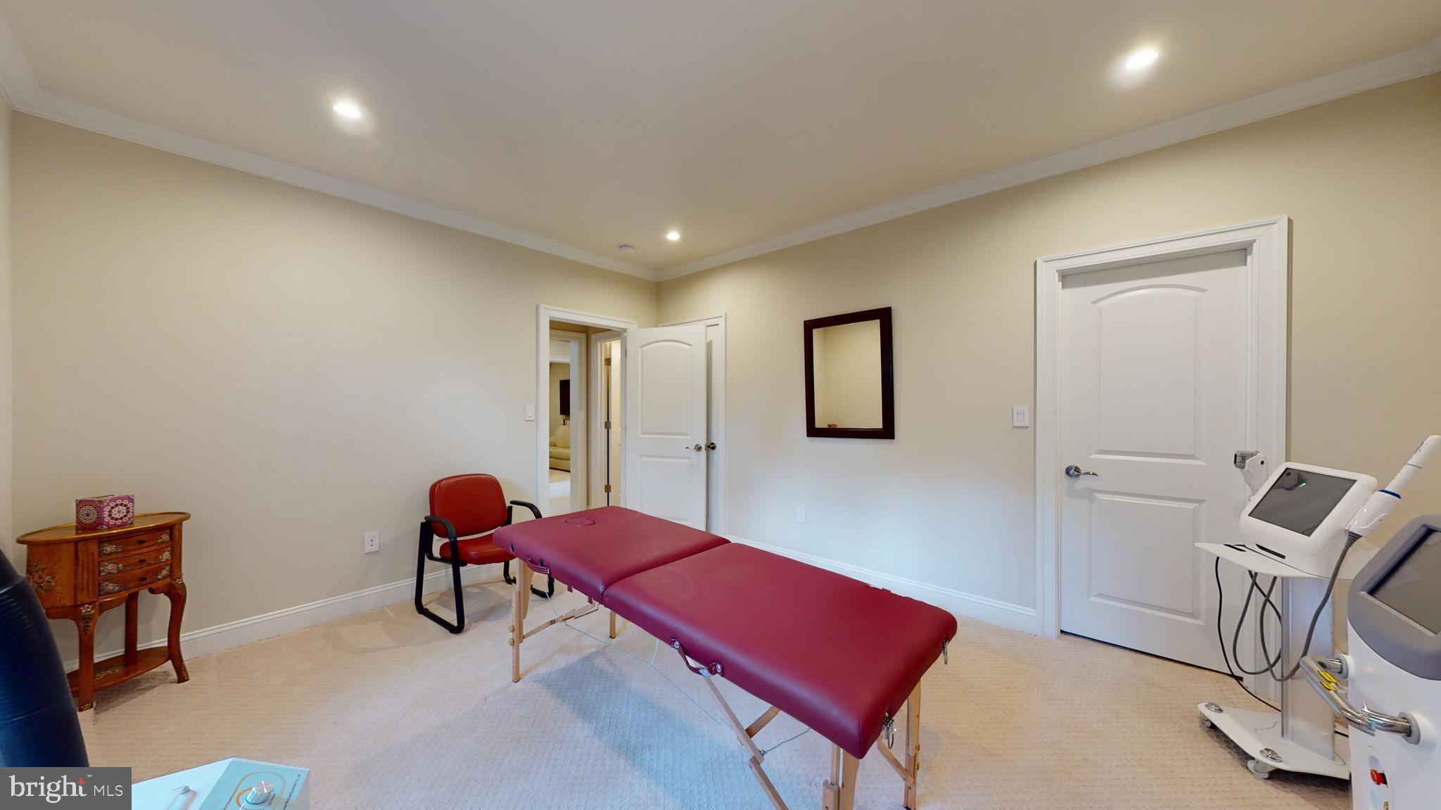 LANGLEY MANOR - Residential