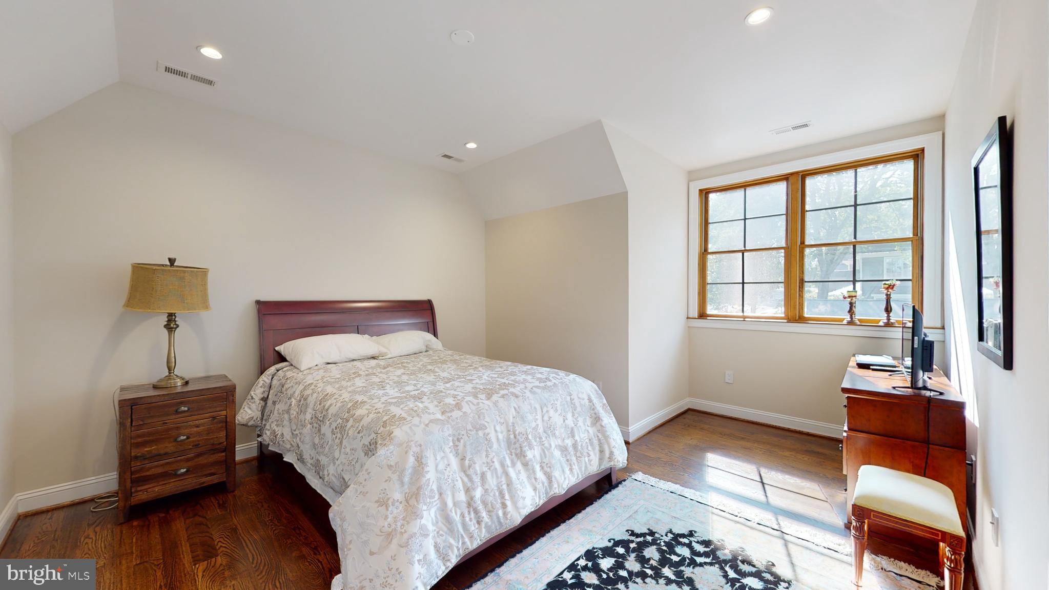 LANGLEY MANOR - Residential