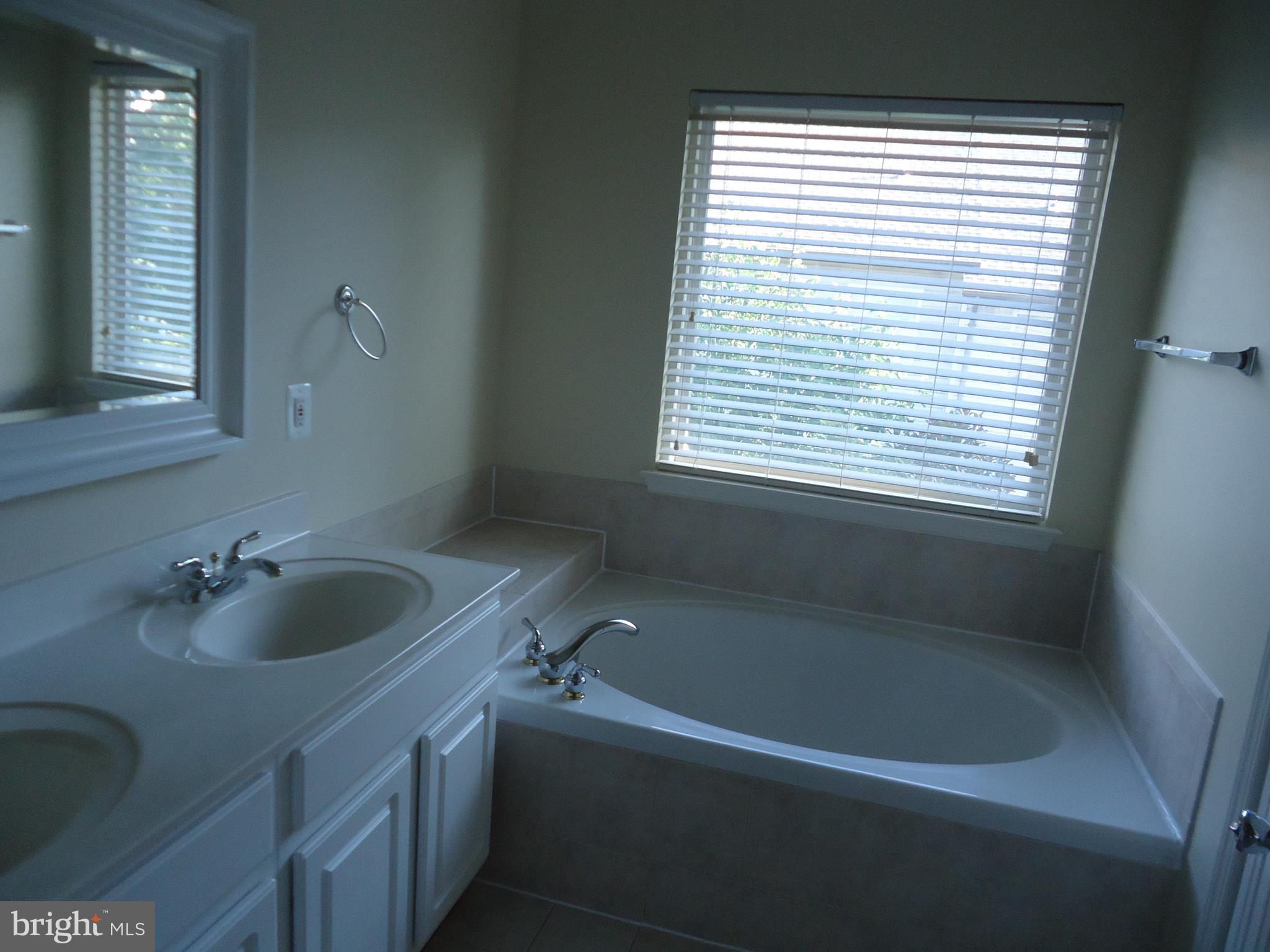 FAIR LAKES COURT - Residential Lease