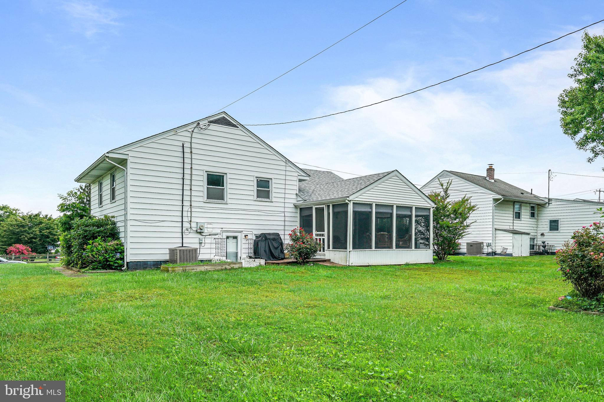 HOLLY HALL - Residential