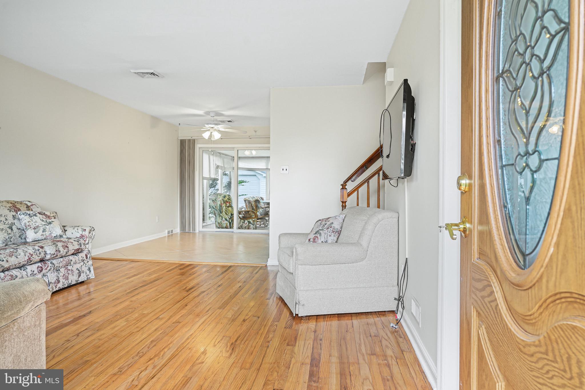 HOLLY HALL - Residential