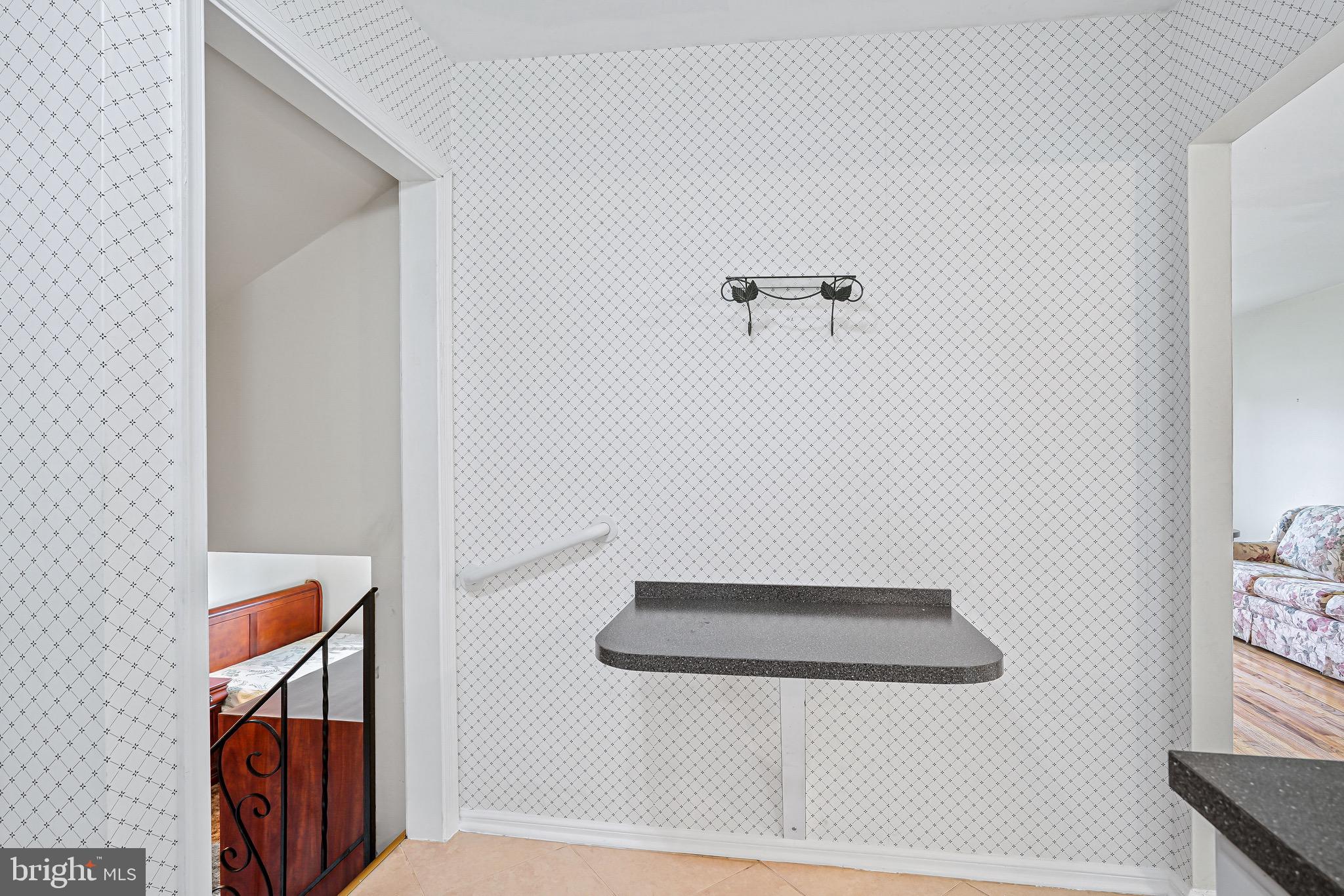 HOLLY HALL - Residential