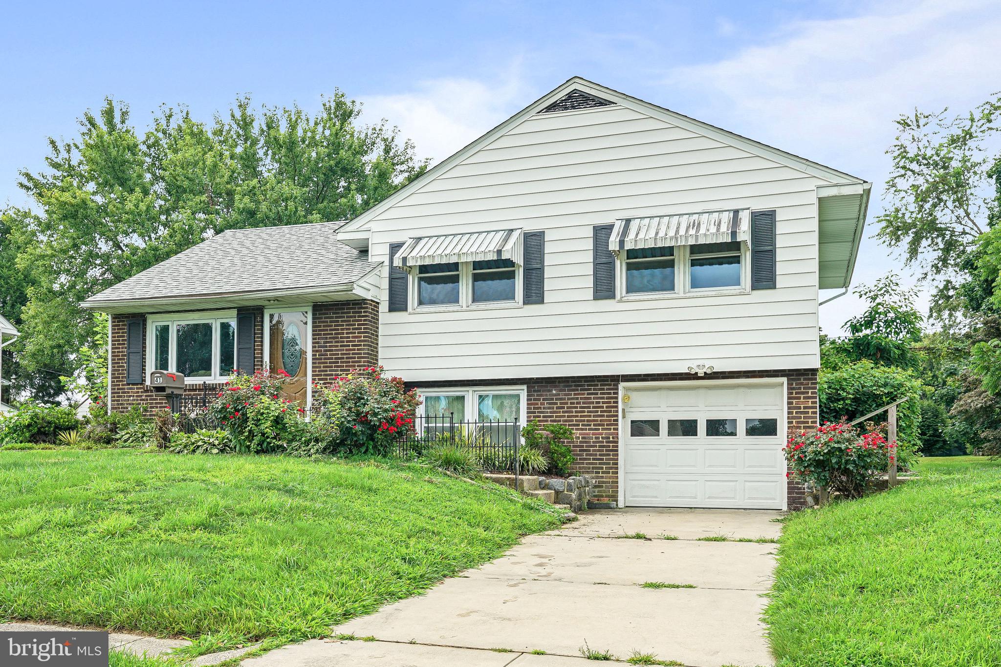 HOLLY HALL - Residential