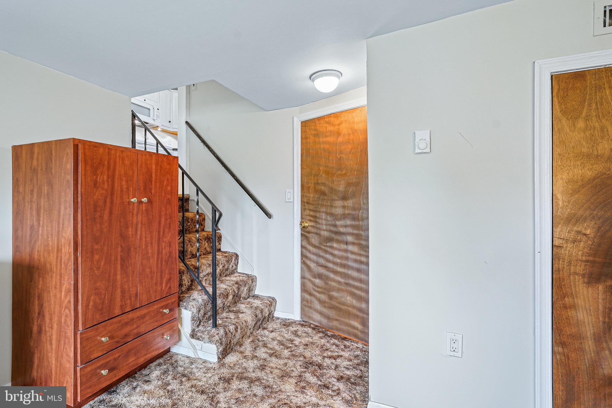 HOLLY HALL - Residential