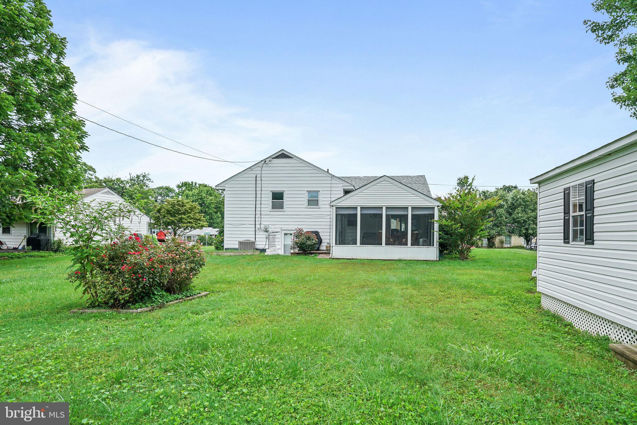 HOLLY HALL - Residential