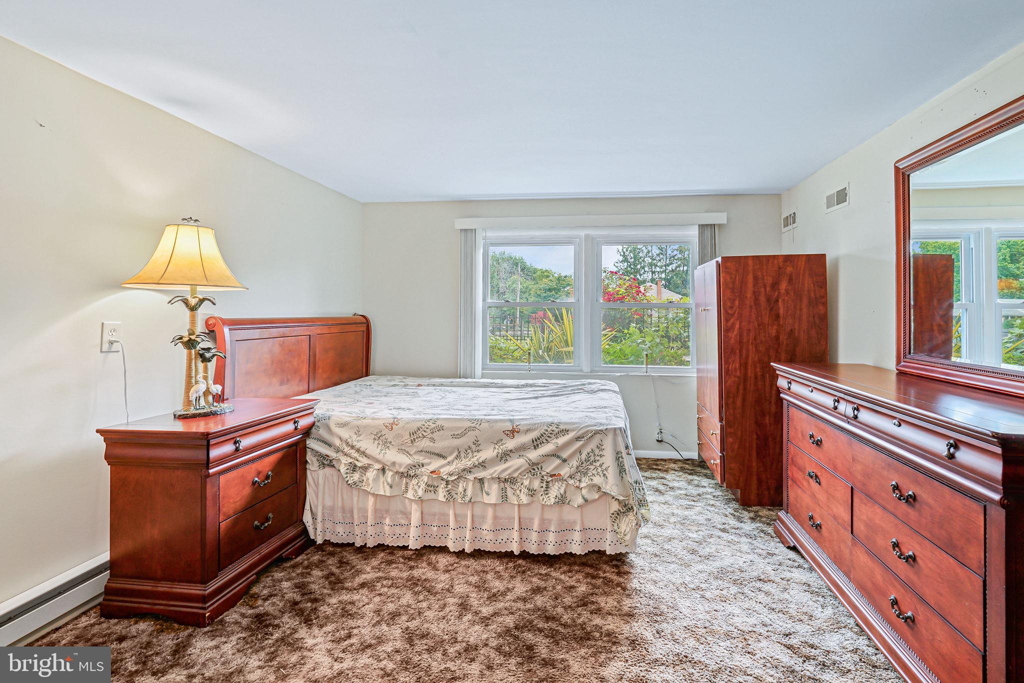 HOLLY HALL - Residential