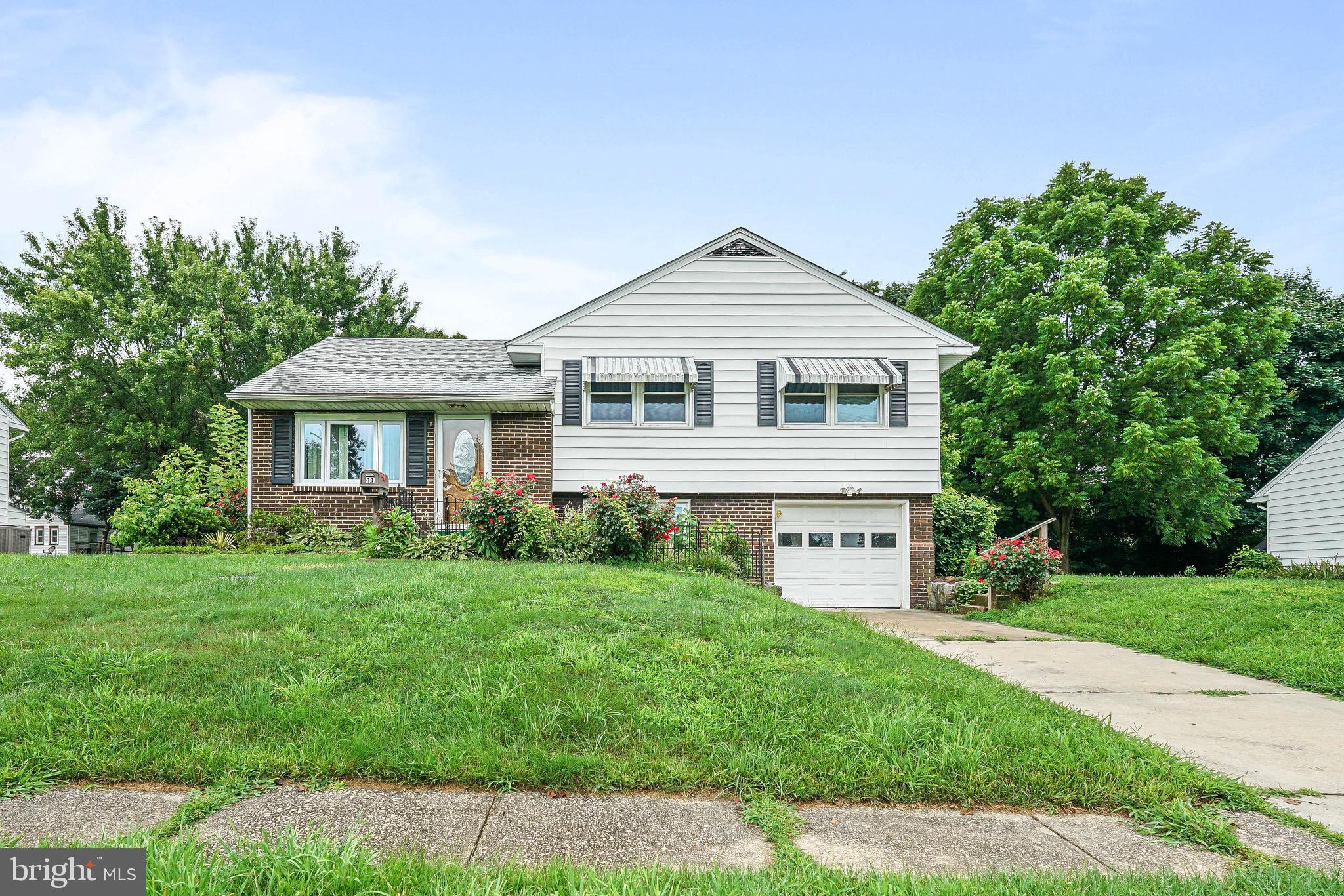 HOLLY HALL - Residential