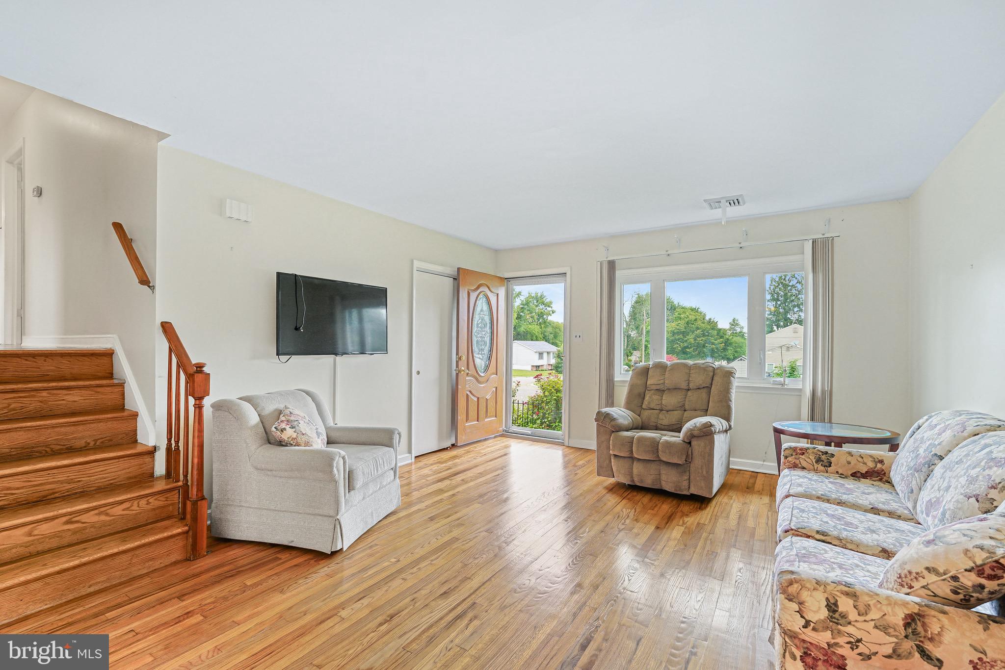 HOLLY HALL - Residential