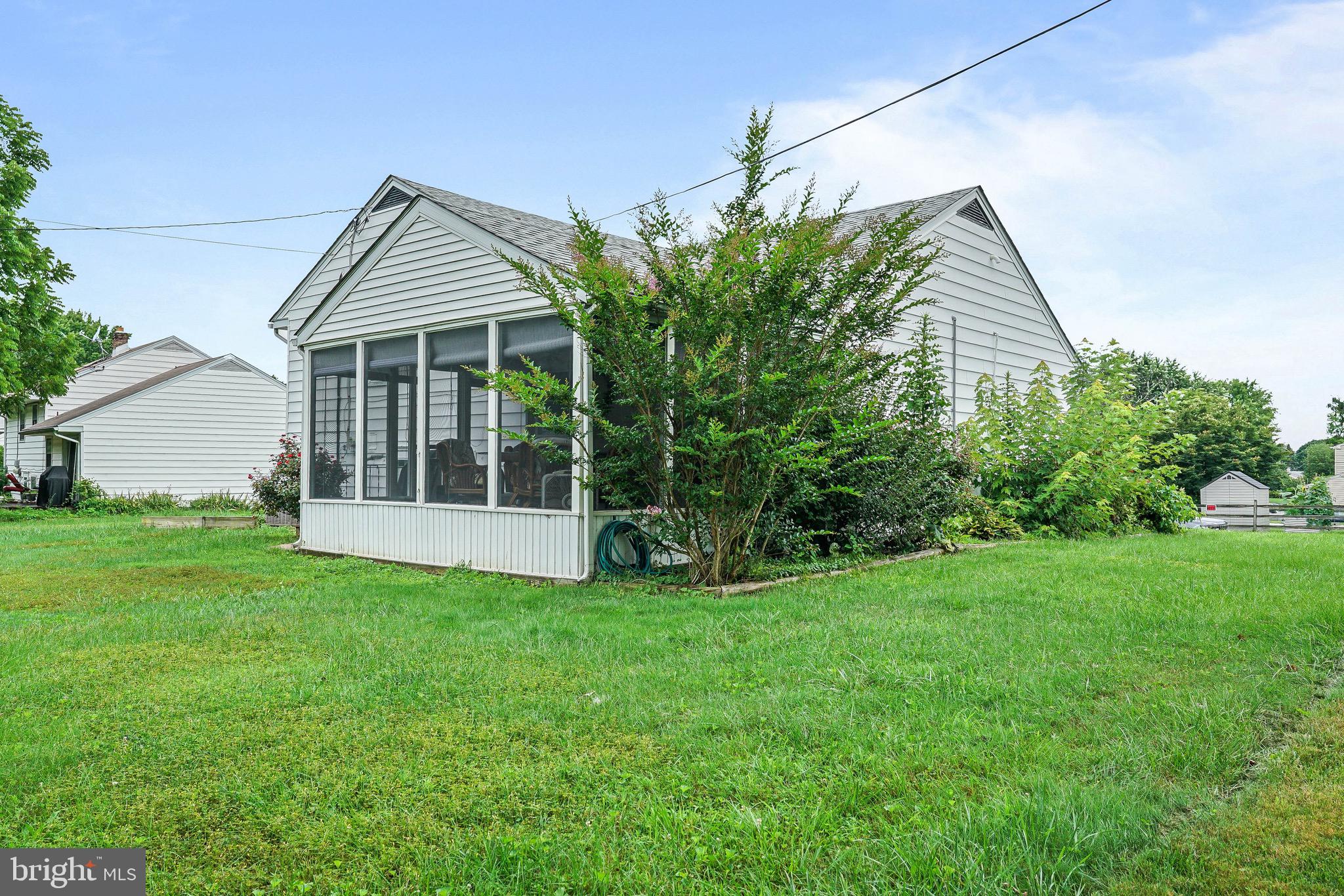 HOLLY HALL - Residential