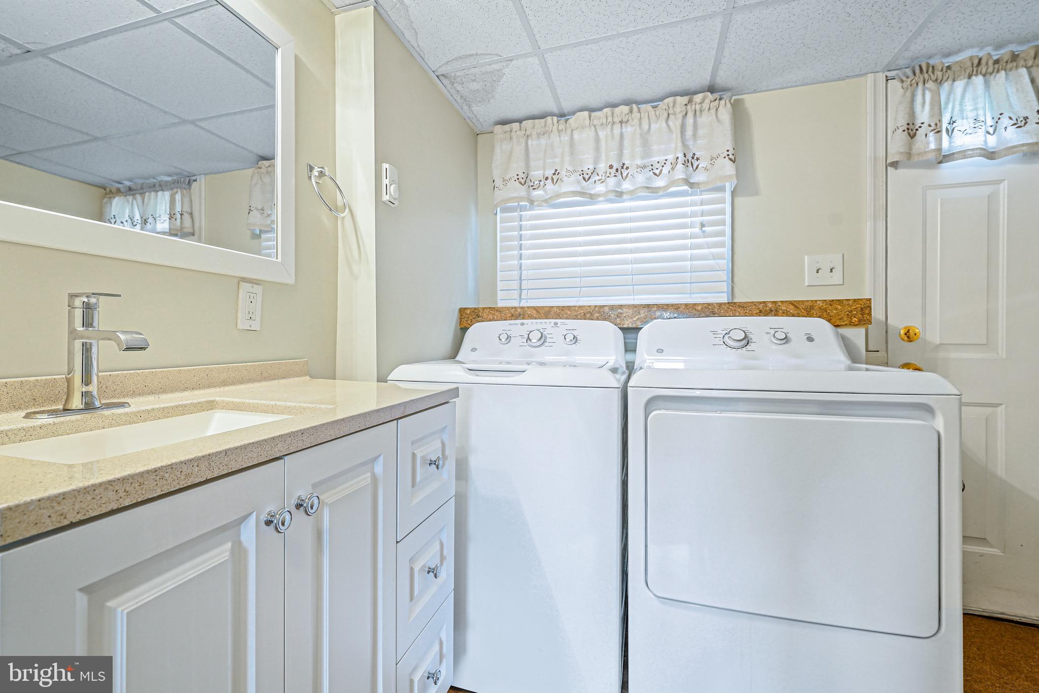 HOLLY HALL - Residential