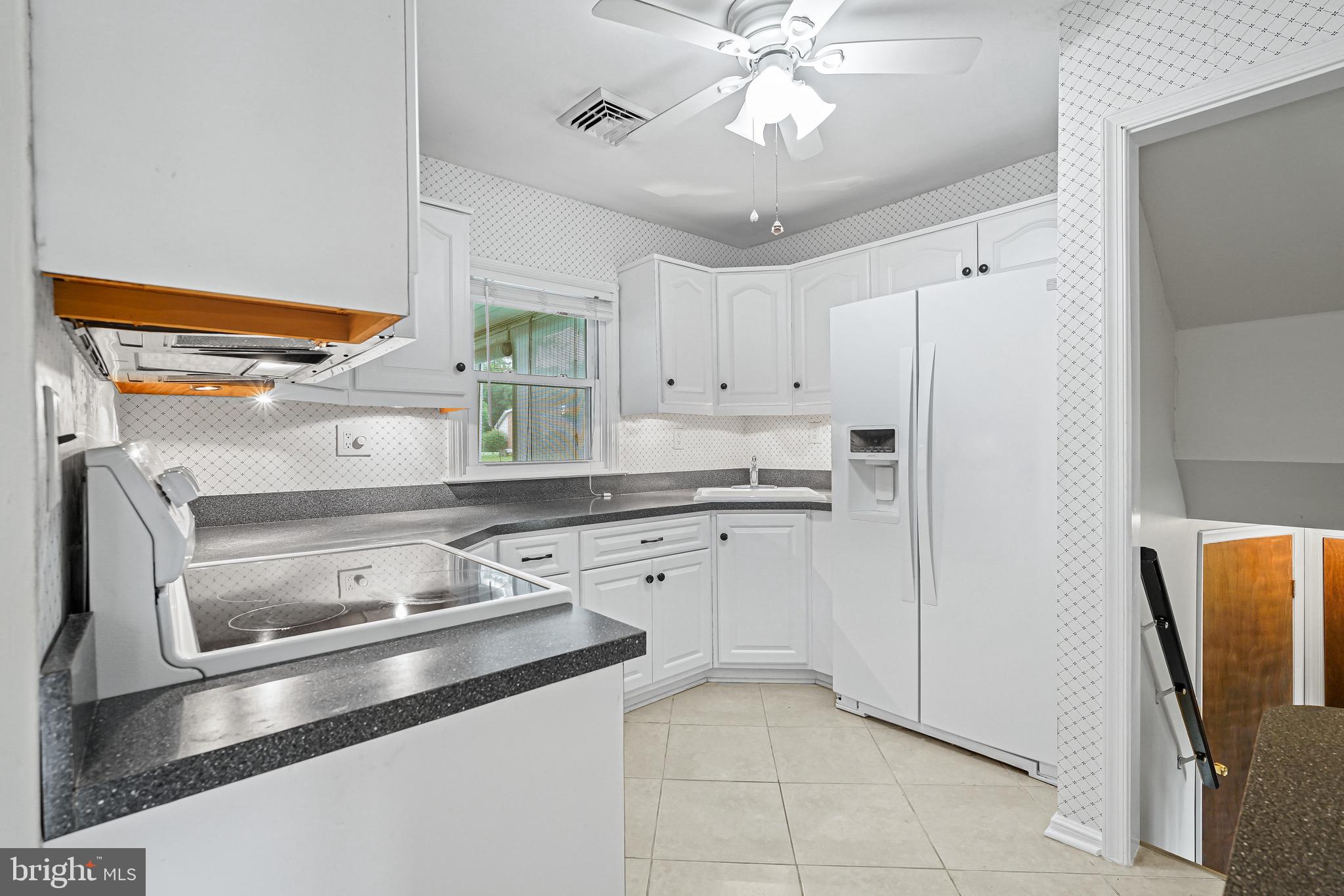 HOLLY HALL - Residential