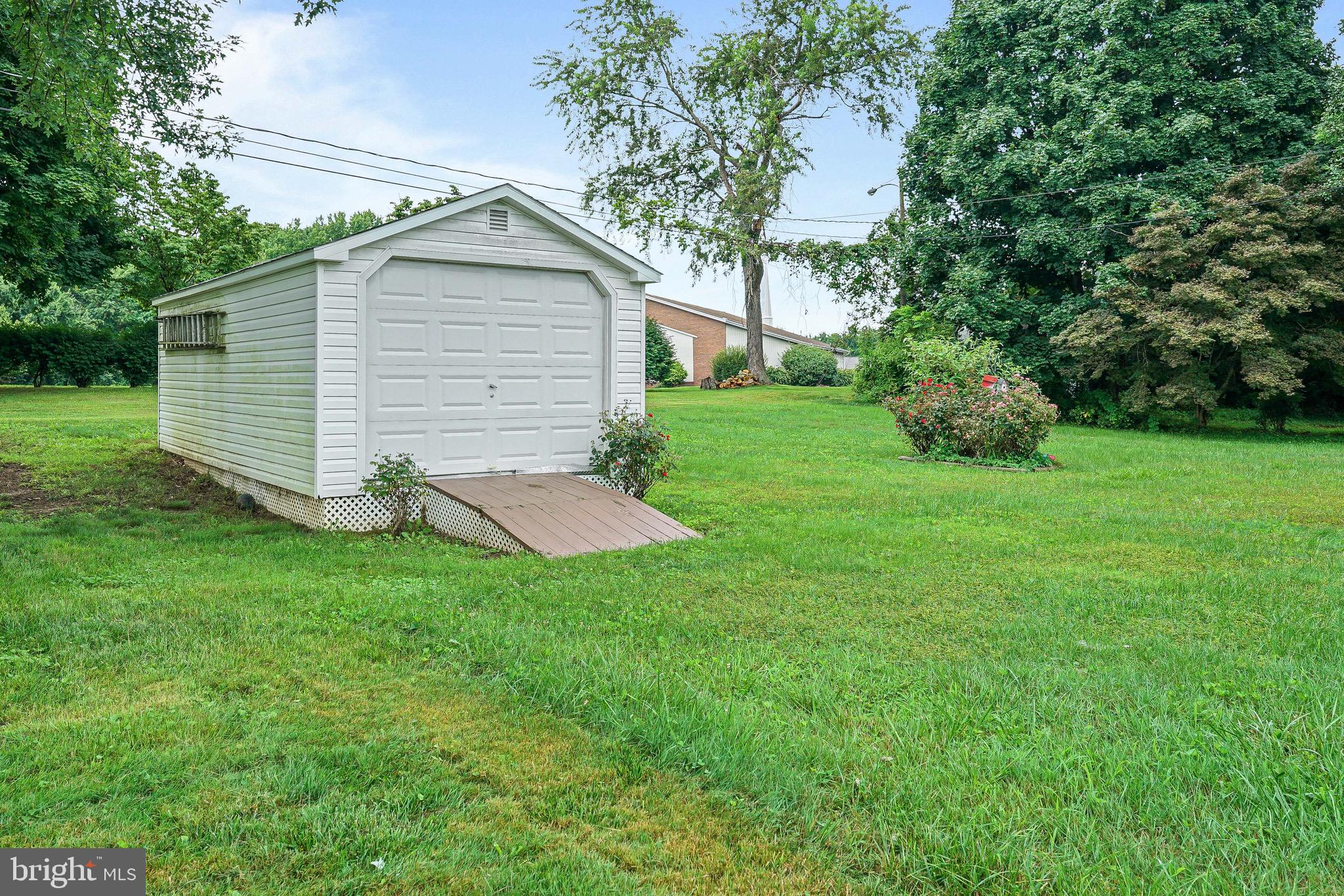 HOLLY HALL - Residential