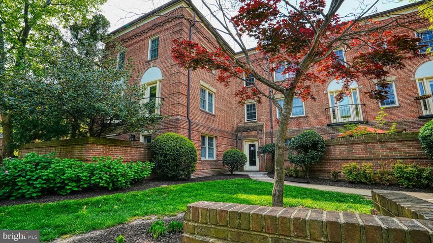 FULLY FURNISHED.
Very nice 2nd floor unit with French Doors to small balcony, windows on three sides overlooking landscaped courtyard views. Unit has Fireplace in living room, Washer/Dryer, and Dishwasher. Desired community close to everything, 1 block to river and bike path. Close to restaurants, airport, Metro, DC.  Dash bus on Pitt St.
THIS UNIT IS FULLY FURNISHED (and only available that way)    
SHORT TERM POSSIBLE, 6 month minimum, AT HIGHER $2400/m price. See comps up to $2350 for yearly rentals.