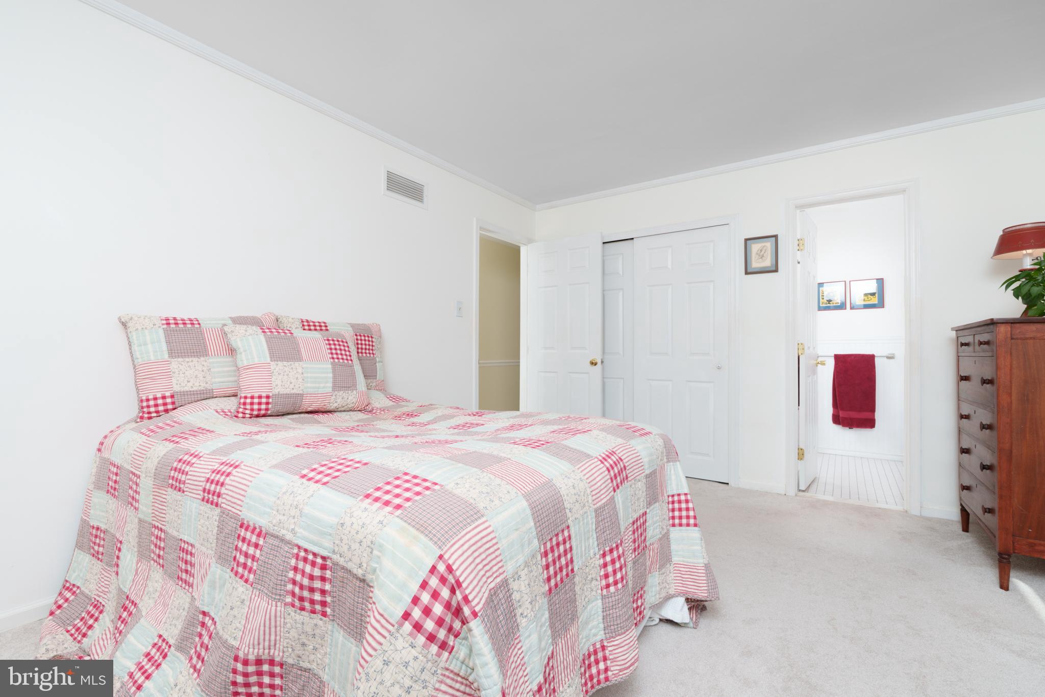 FOX KNOLL - Residential