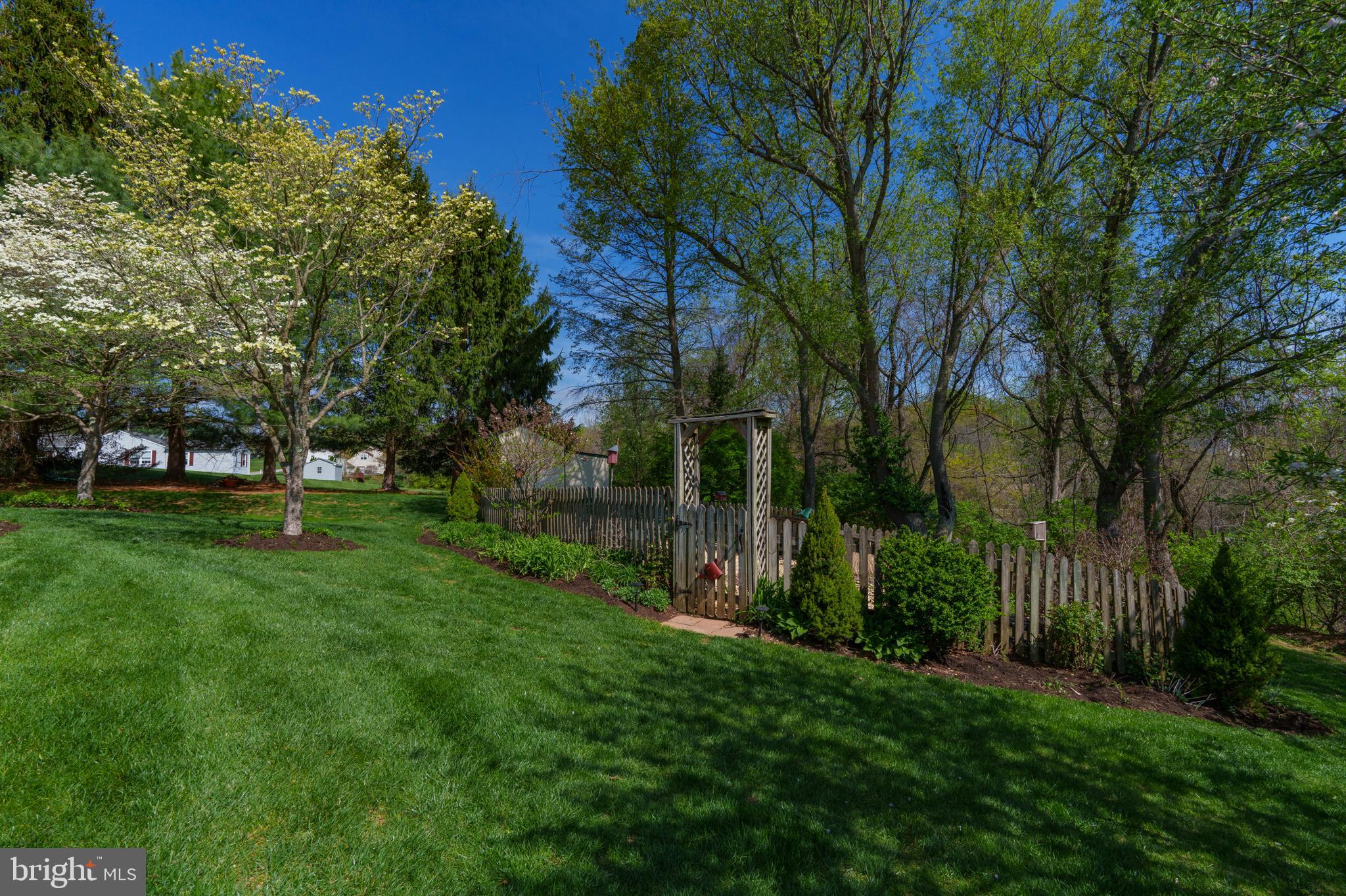 FOX KNOLL - Residential