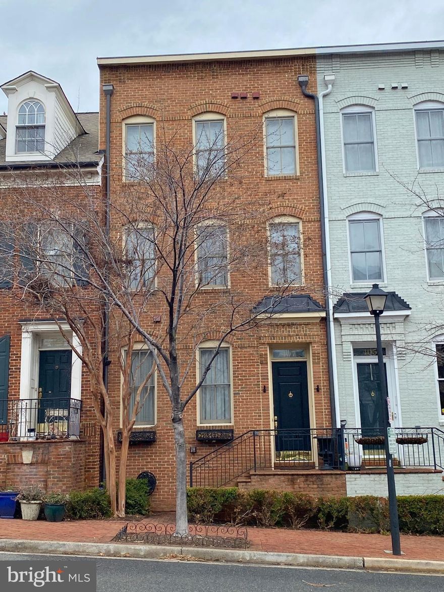 Available 6/1/25. 4LVL Luxury Townhouse w/ 2 Car Garage in the Heart of Old Town! Gorgeous hardwoods, high ceilings, crown moulding. Kitchen w/ island, granite, SS appliances, breakfast room. Primary Suite w/ huge walk-in closet; luxury BA w/ jetted tub & upgraded shower. Awesome open top floor bar & entertaining space; walkout to roof deck w/ built-in Viking grill. LL rec rm w/ FP. 4 blocks to King St, 3 blocks to waterfront! OWC small pet w/ deposit.